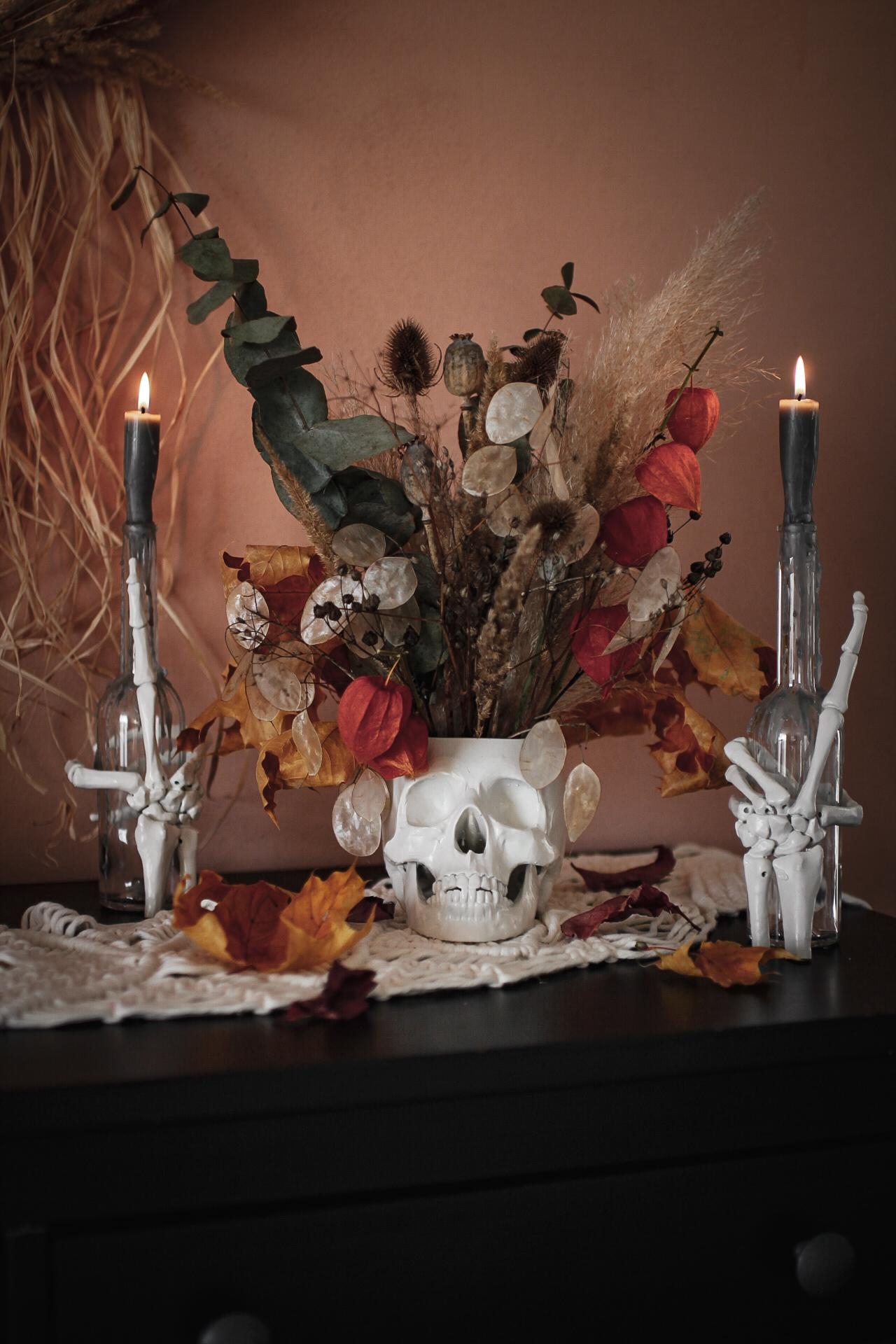 #halloweeninspo #floralskull #halloweendecor #skull #driedflowers 