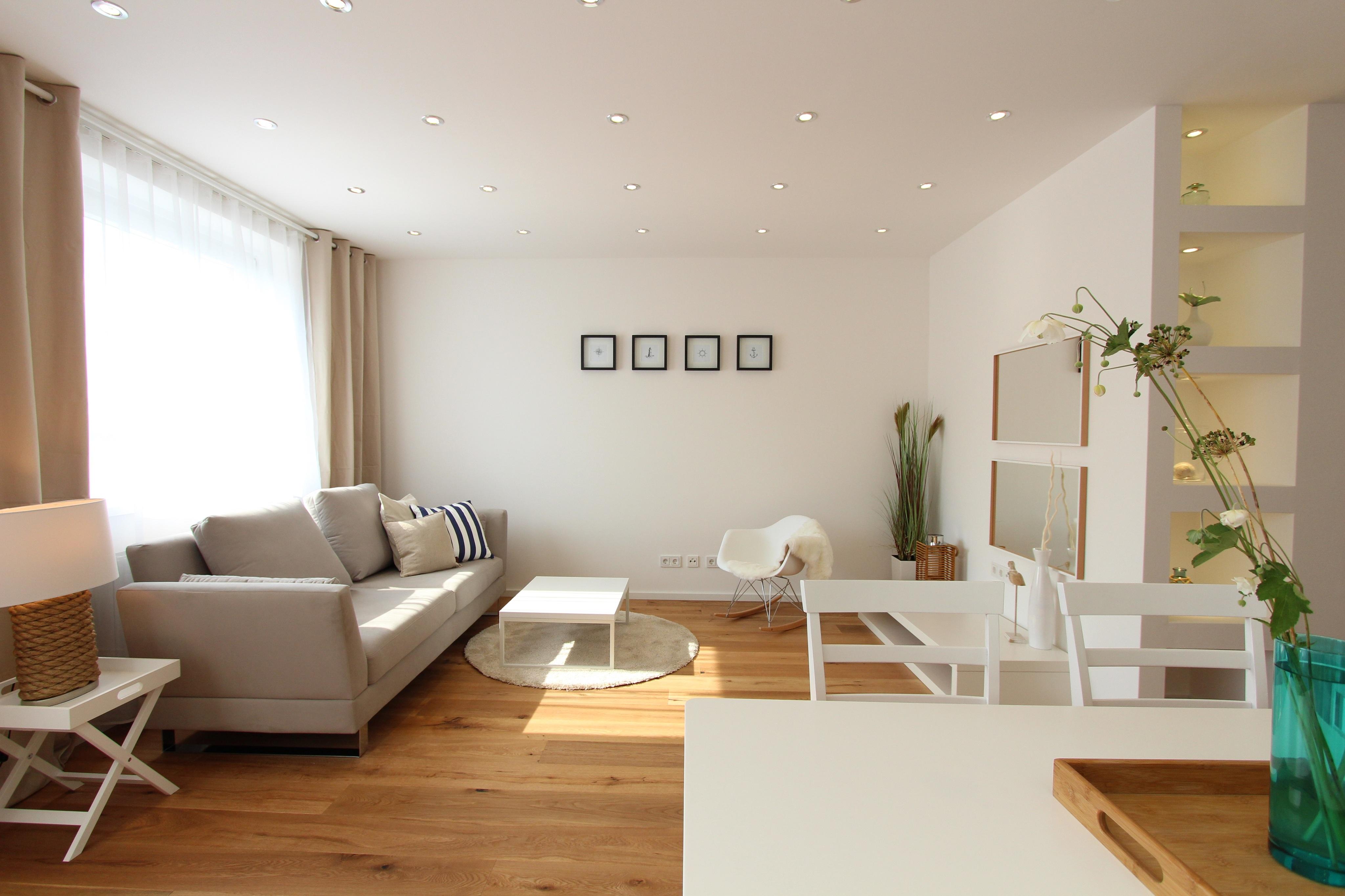 Hamptons light #wohnzimmer #maisonette #schaukelstuhl #landhausstil ©Hemmer Isabella
