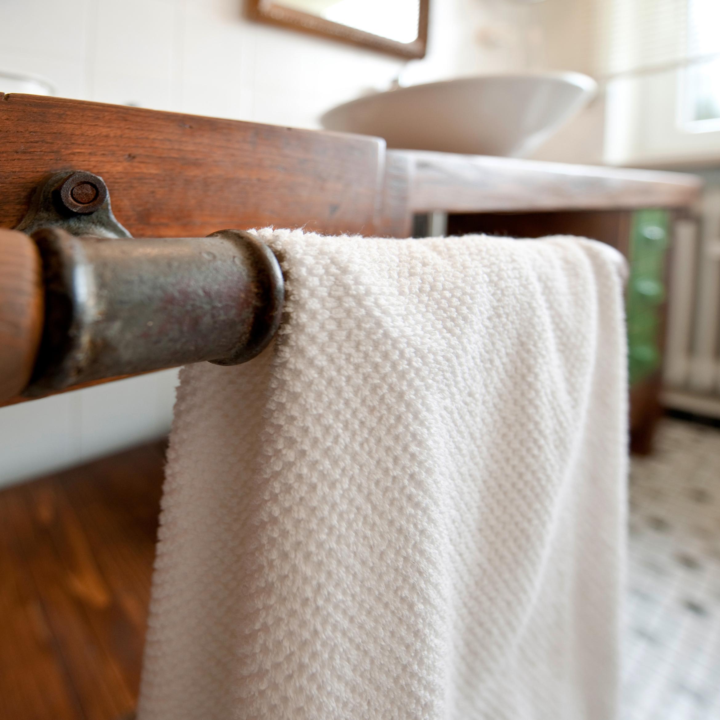 Handtuchhalter #badezimmer #waschtisch #handtuchhalter ©Zolaproduction