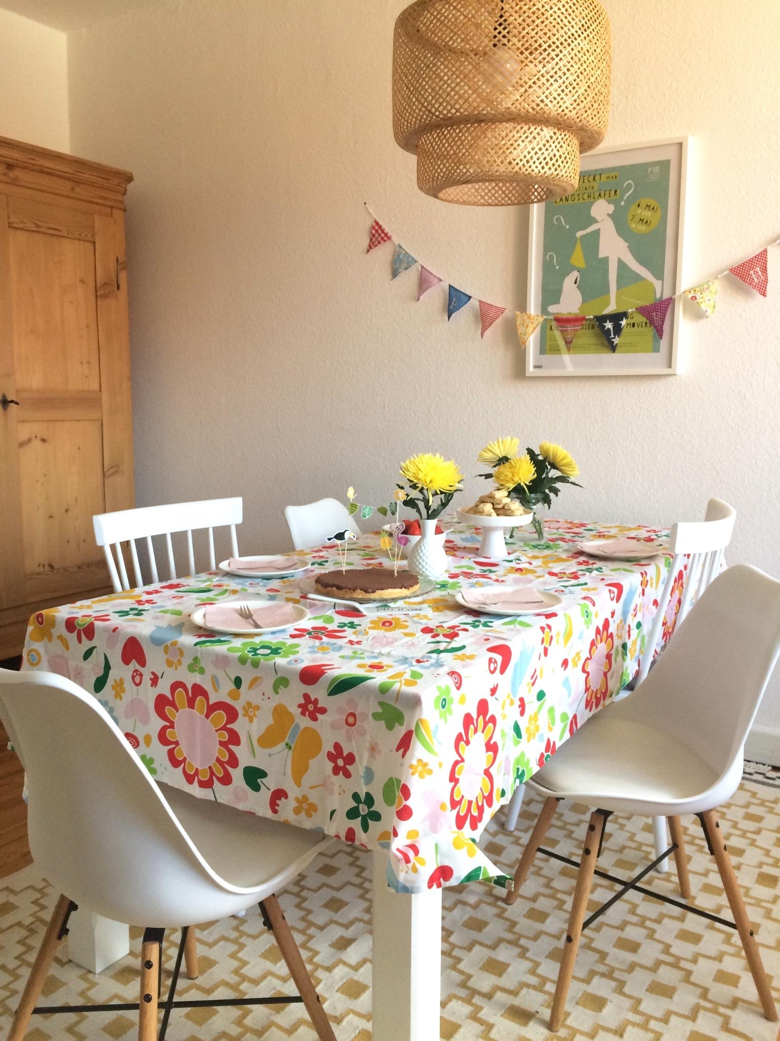 Happy birthday party. #esszimmer #living #interior #Geburtstagstisch #hygge #skandinavisch #bunt #gutelaune #tischdeko