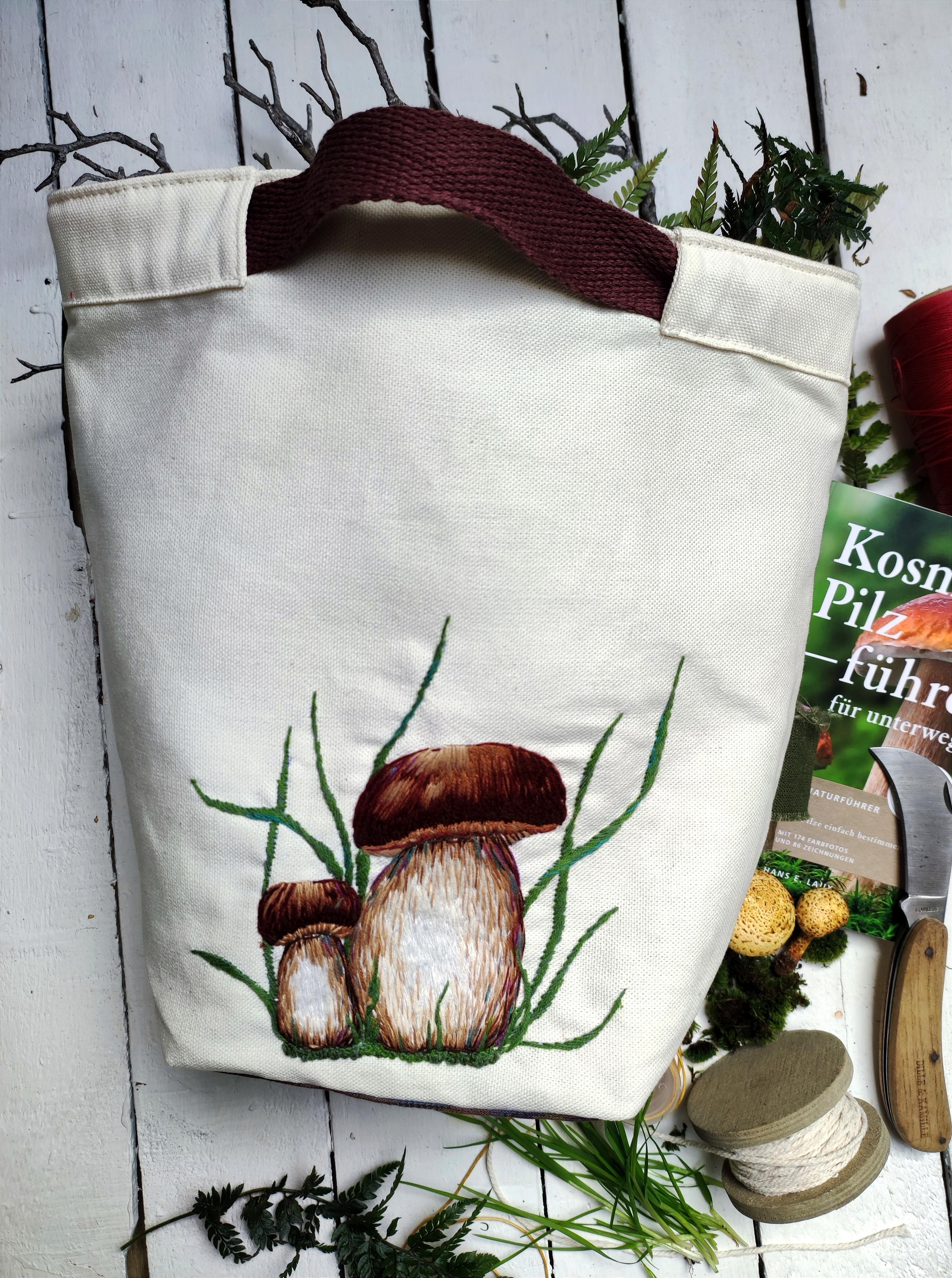 Herbst ist Zeit für Pilze 🍄🌿 #handgemacht #herbst #embroiderylove #pilztasche 