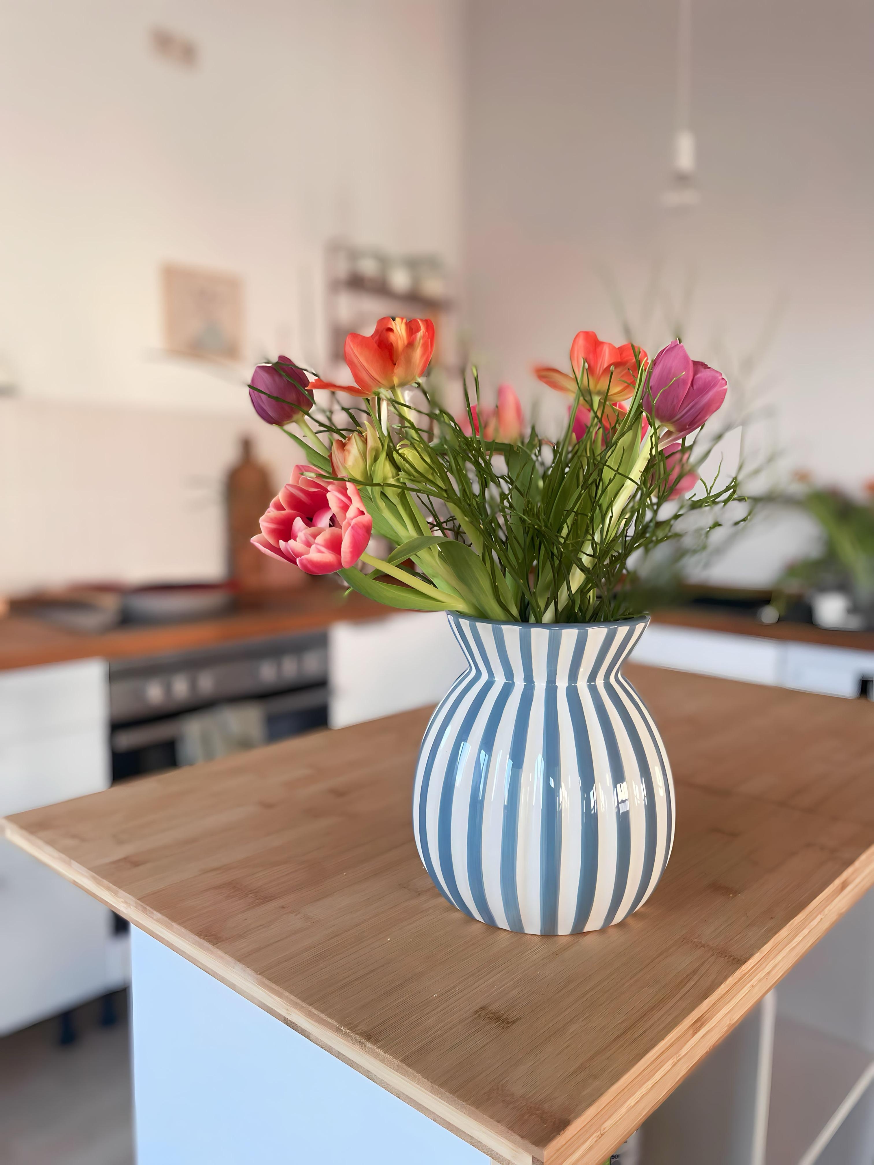 Hier herrscht absolute Tulpen und Vasenliebe! Bei euch so? 
#blumen#vase#hyggehome