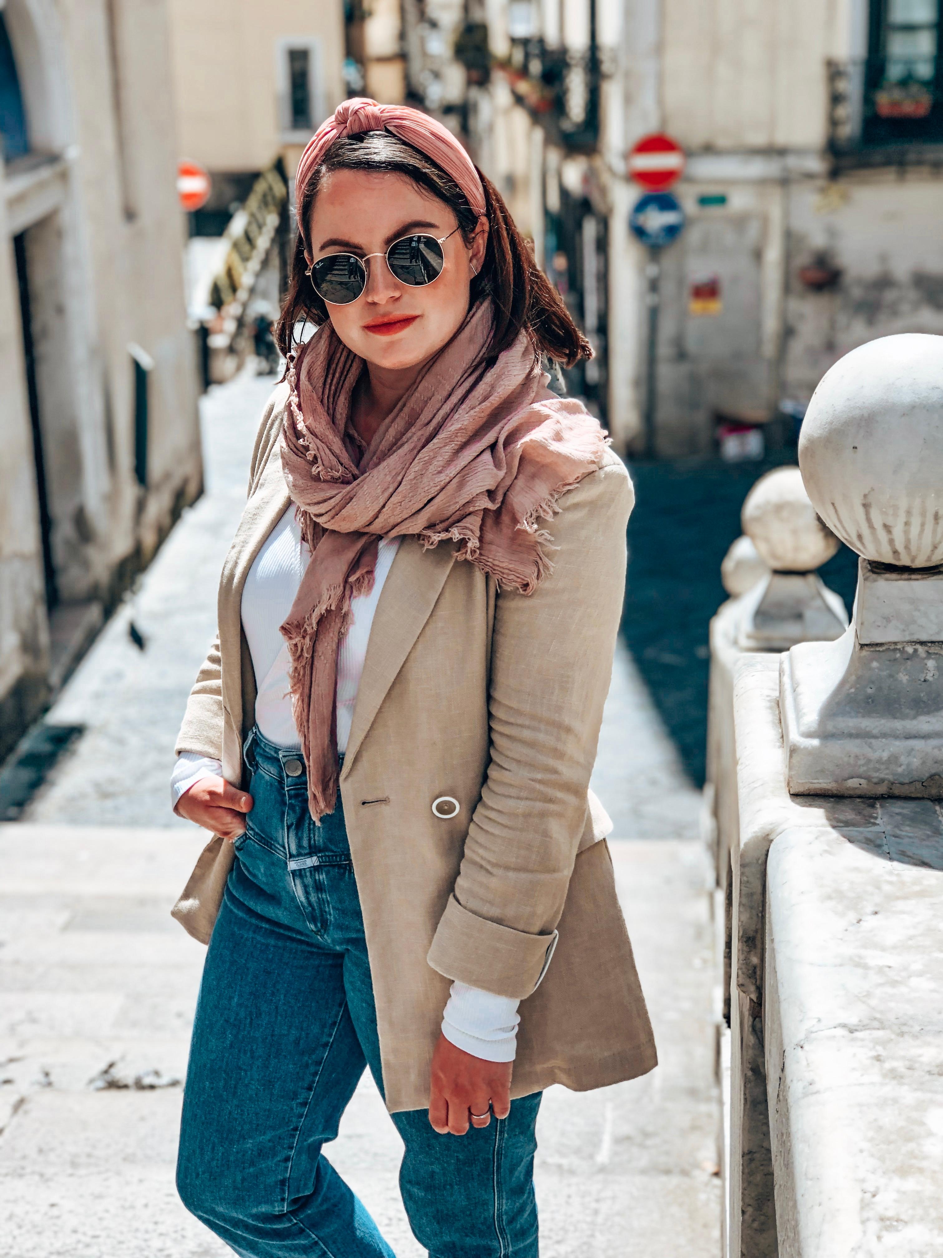 In the Streets of Italy

#jeanslover #closedjeans #leinenblazer #fashionlover #outfitinspo