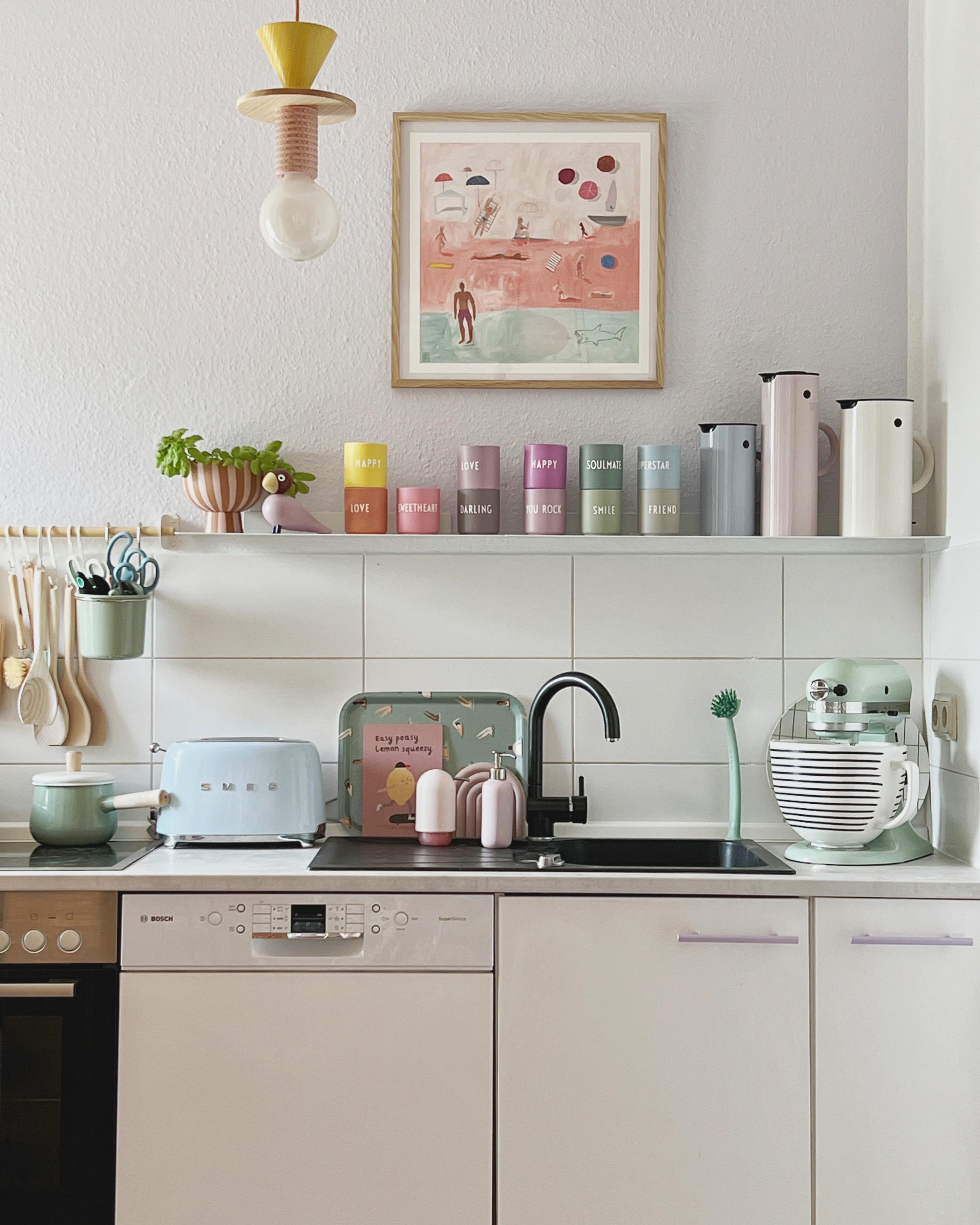 #interior #interiordesign #couchliebt #küche #küchenzeile #clean #pastell #stelton #designletters #smeg #rosa 
