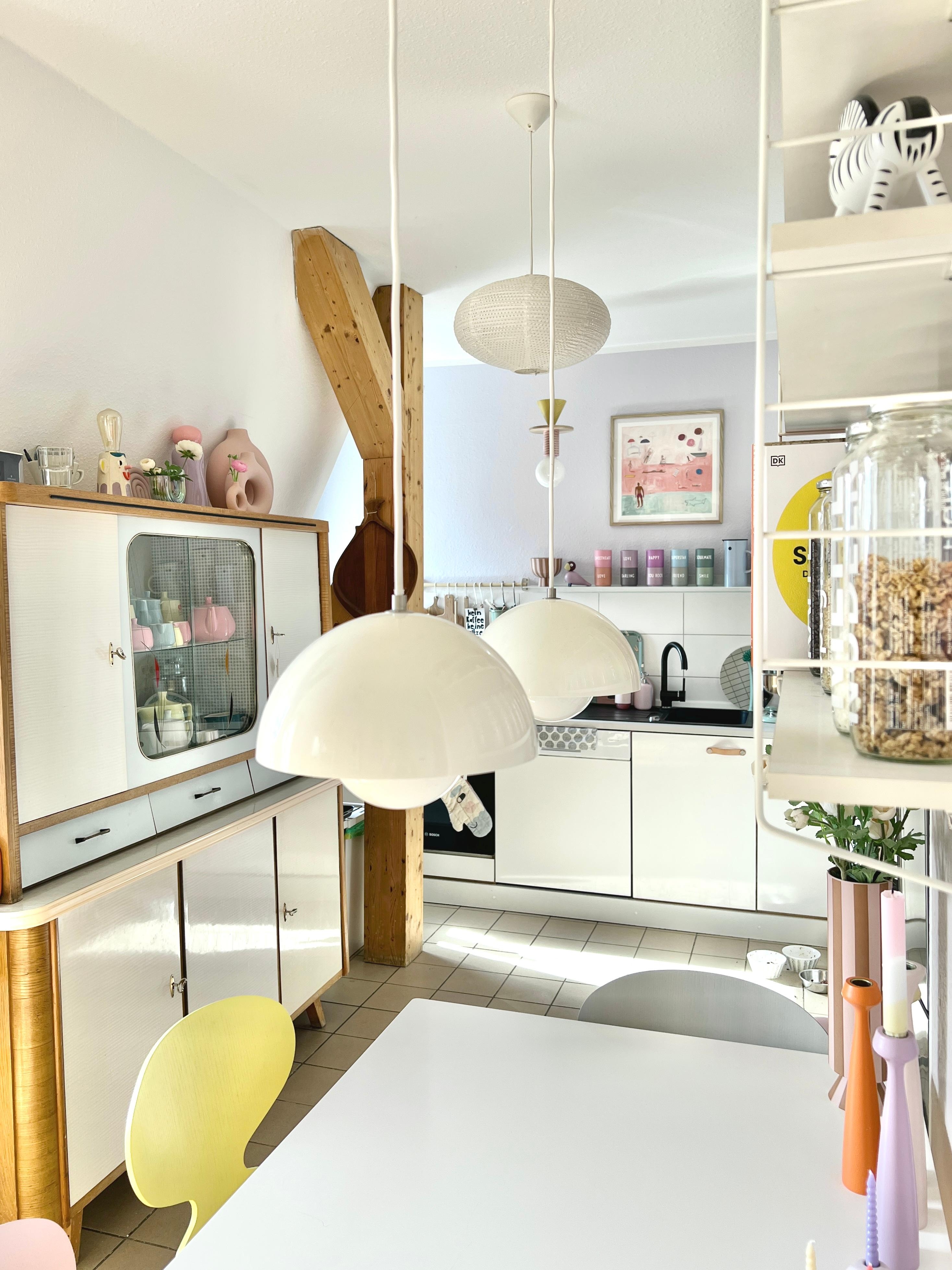 #interior #interiordesign #couchliebt #küche #pastell #küchenzeile #flowerpot #buffetschrank #50er #60er #vintage 
