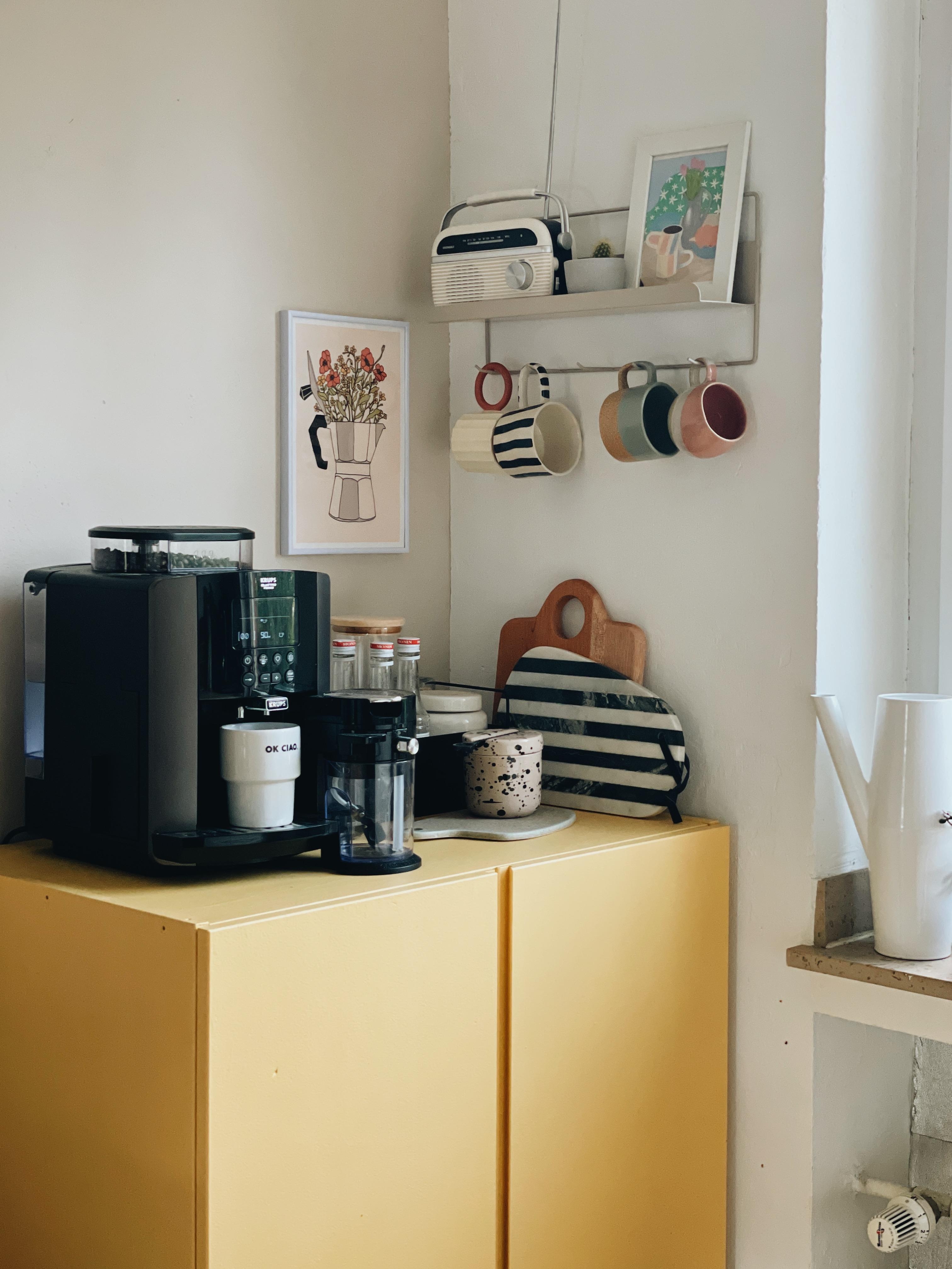 Kaffeeecke ☕️
#küche #küchensinspo #coffee #lieblingsecke #kitchen #colourful #couchliebt 