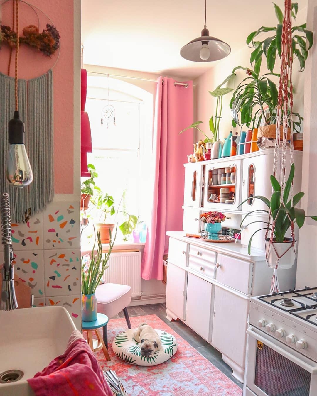 #kitchen #tinykitchen #volorful #pinklover