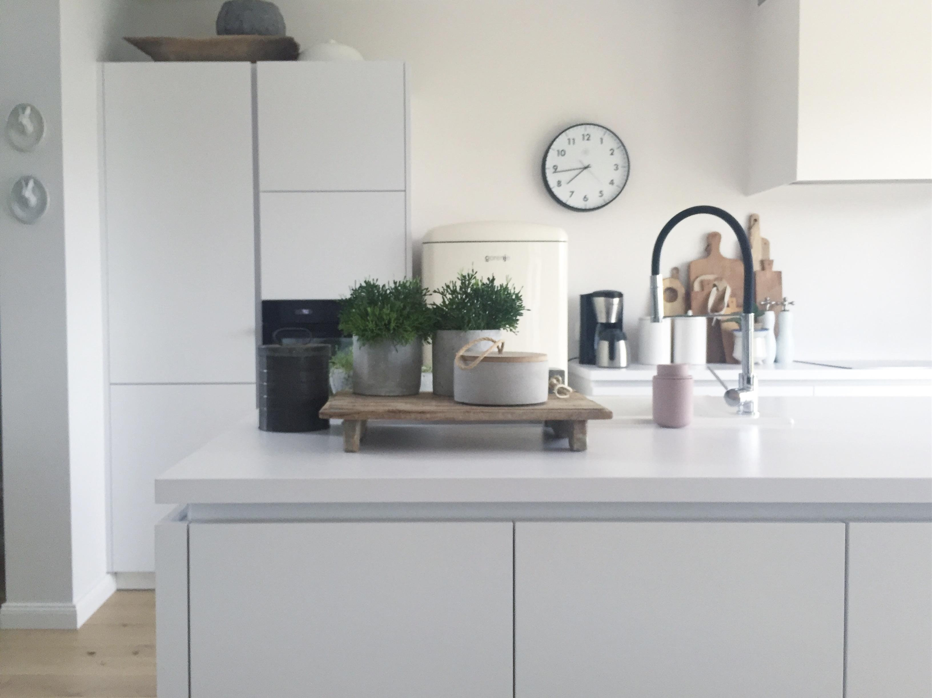 Kleines -hallo- aus der #Küche
#white #kitchen #couchliebt #interior #interiorinspiration #inthekitchen #kitchenstories