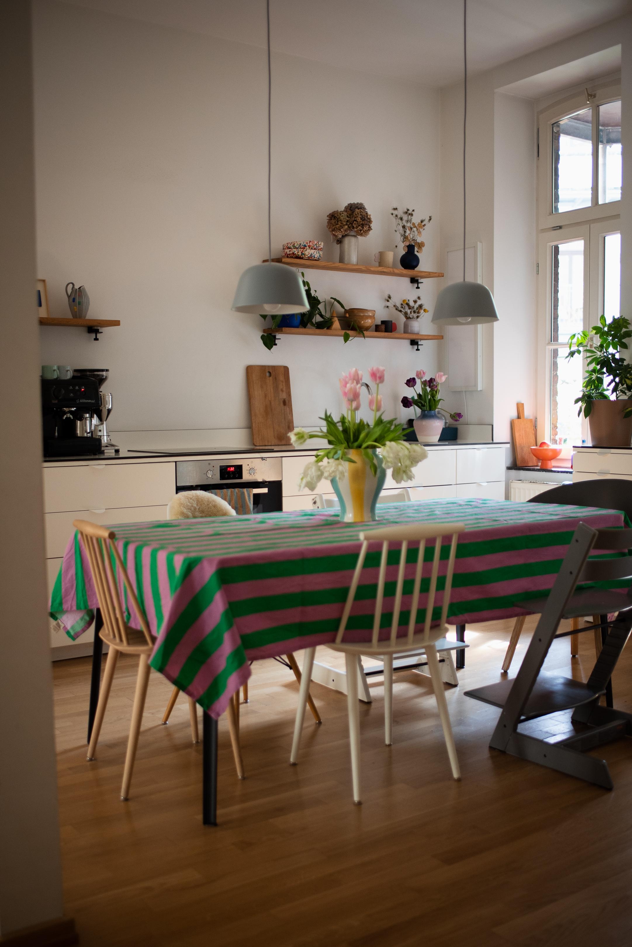 Kommt gut ins Wochenende #küche #wohnküche #tuplen #stripes #tischdecke #kitchenideas
