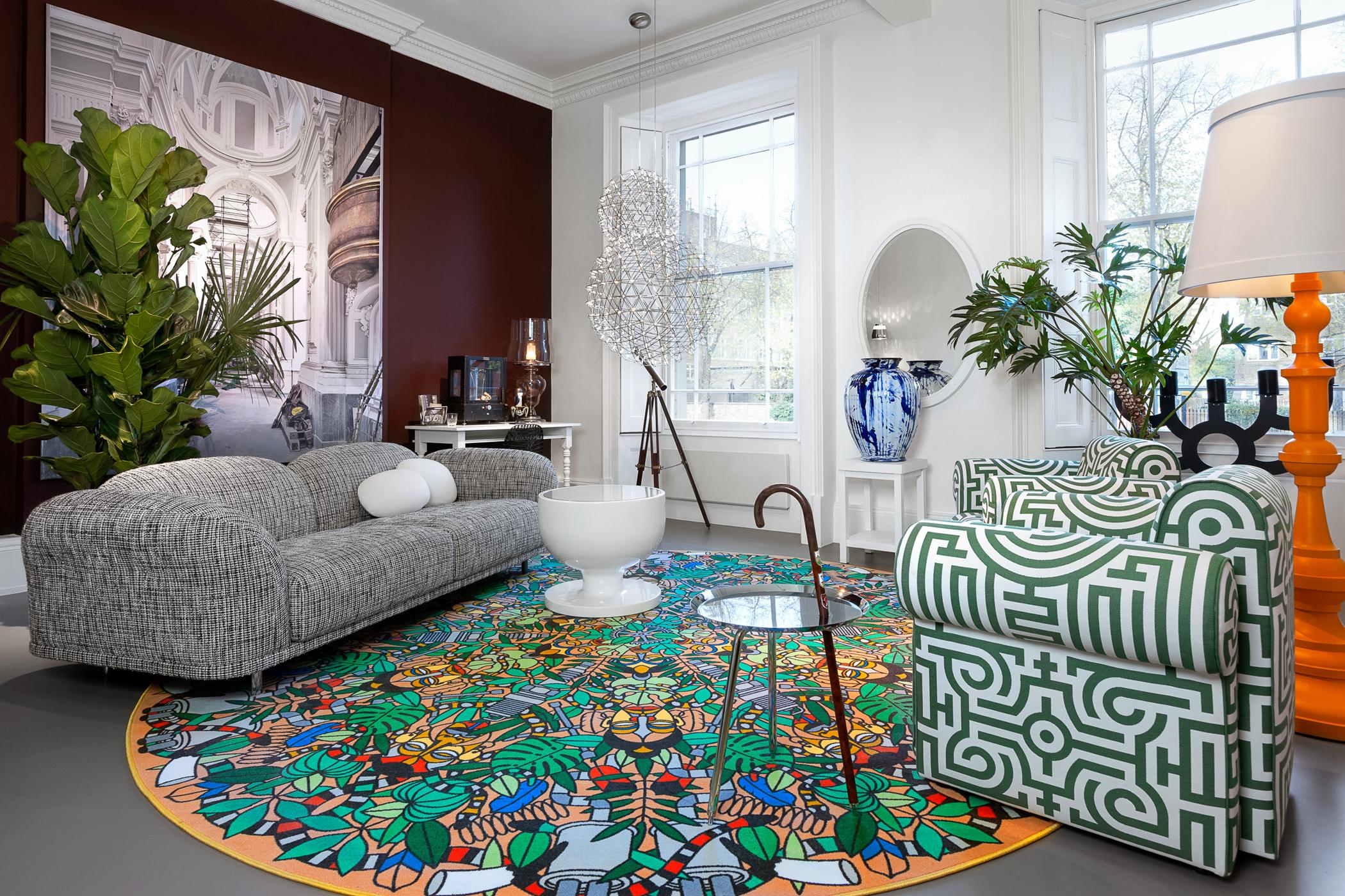 Kreatives Wohnzimmer mit originellen Stilmix #teppich #sessel #sofa #grauessofa #zimmergestaltung ©Moooi