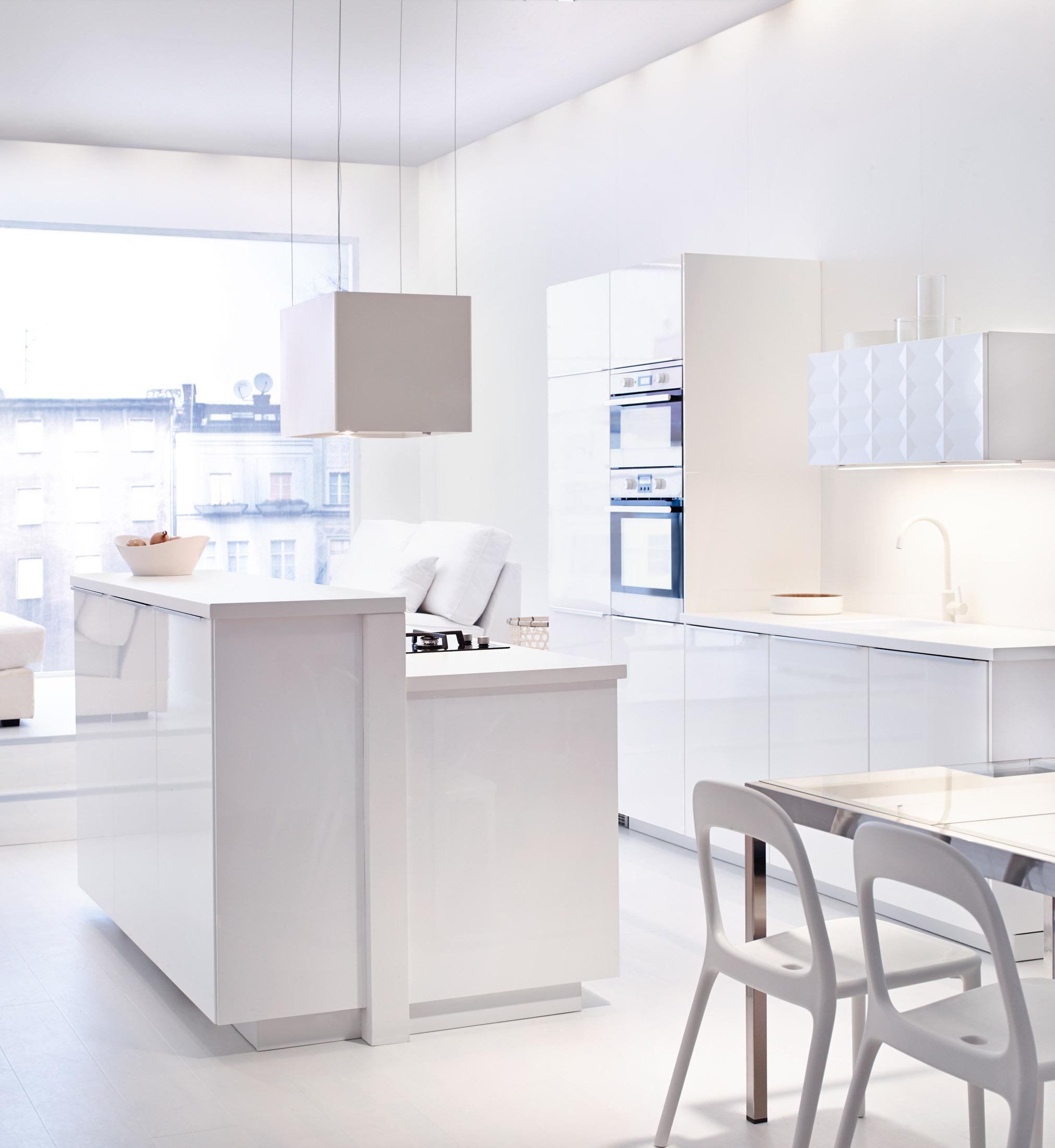 Küche in strahlendem Weiß #küche #esstisch #ikea #weißeküche ©Inter IKEA Systems B.V. 2014