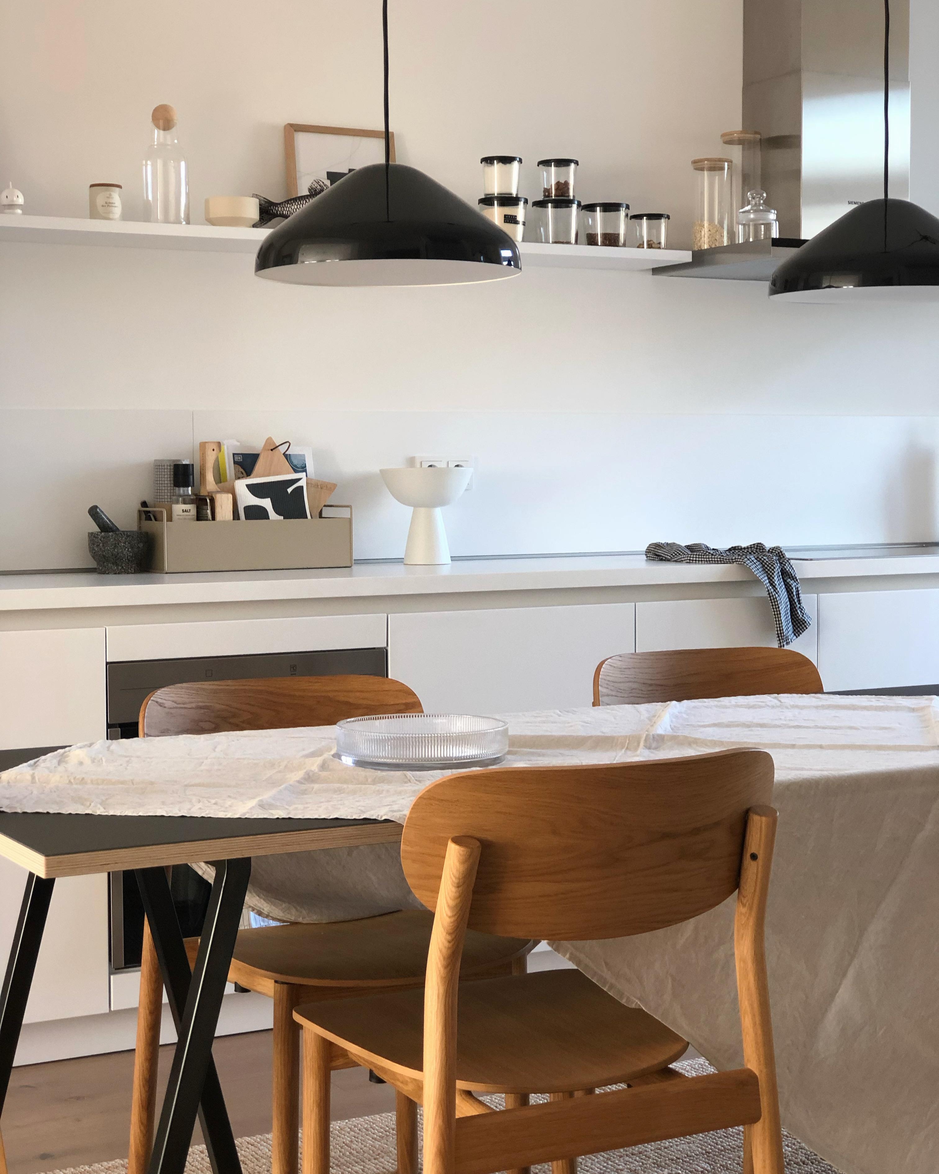 #küche #kücheninspo #kitchen #scandi #skandinavisch #esstisch #esszimmer #lampe #regal #interior #interieur #couchstyle