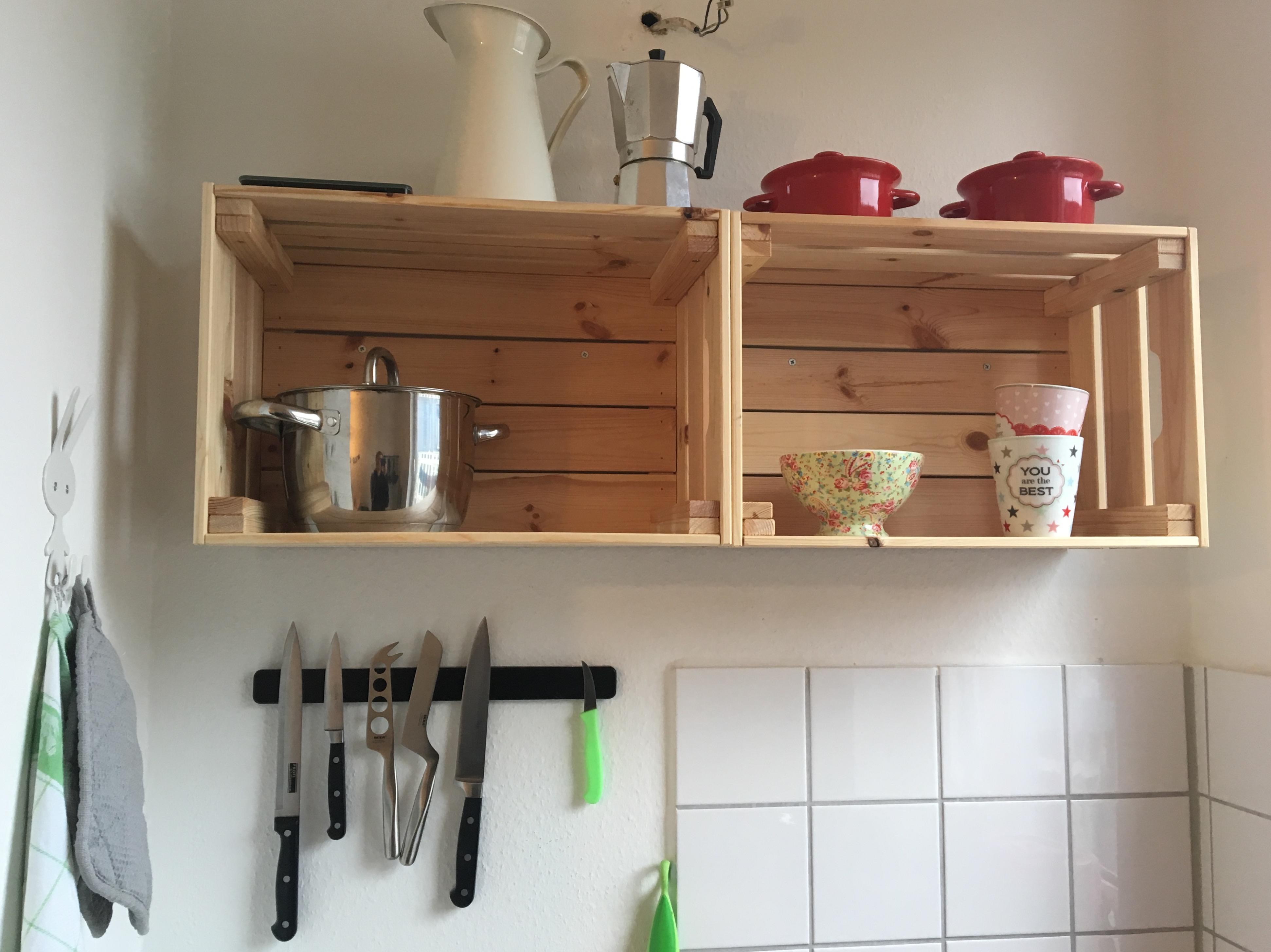 Küchenregal aus alten Obstkisten
#DIY #ZuFaulEinRegalAufzubauen