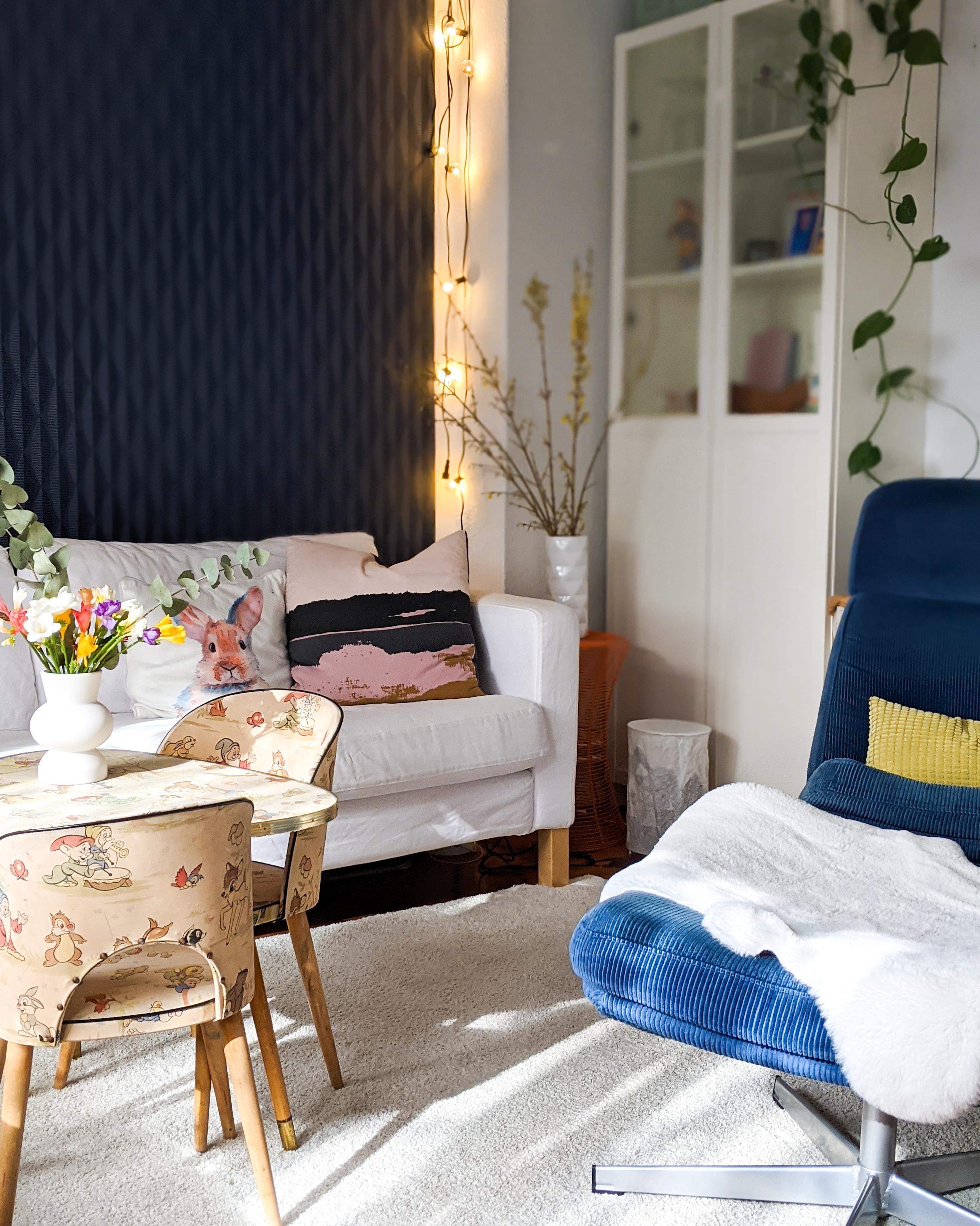 Licht im #vintage #wohnzimmer. Diese #sonne ist herrlich

#Blumen #livingroominterior #livingroominspo #wallpaper 