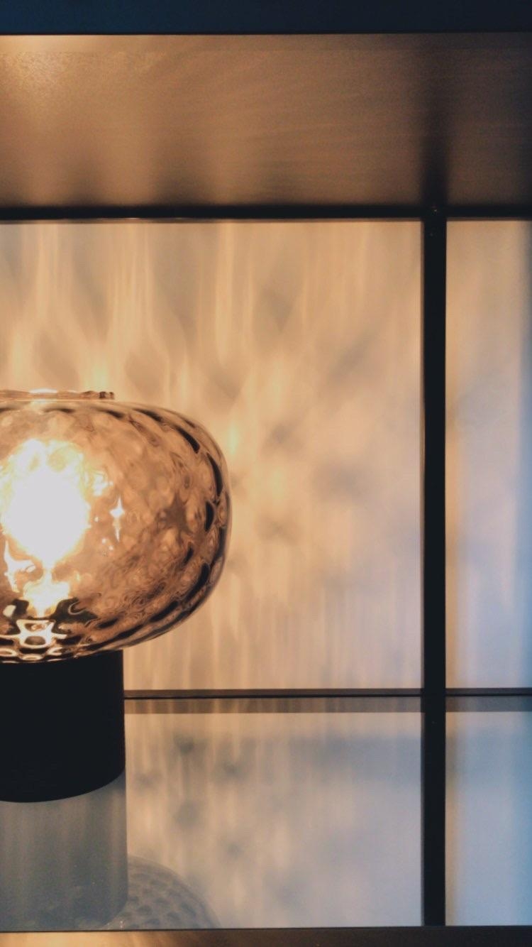 Lichtspiele. #lampe #details #wohnzimmer #rauchglas