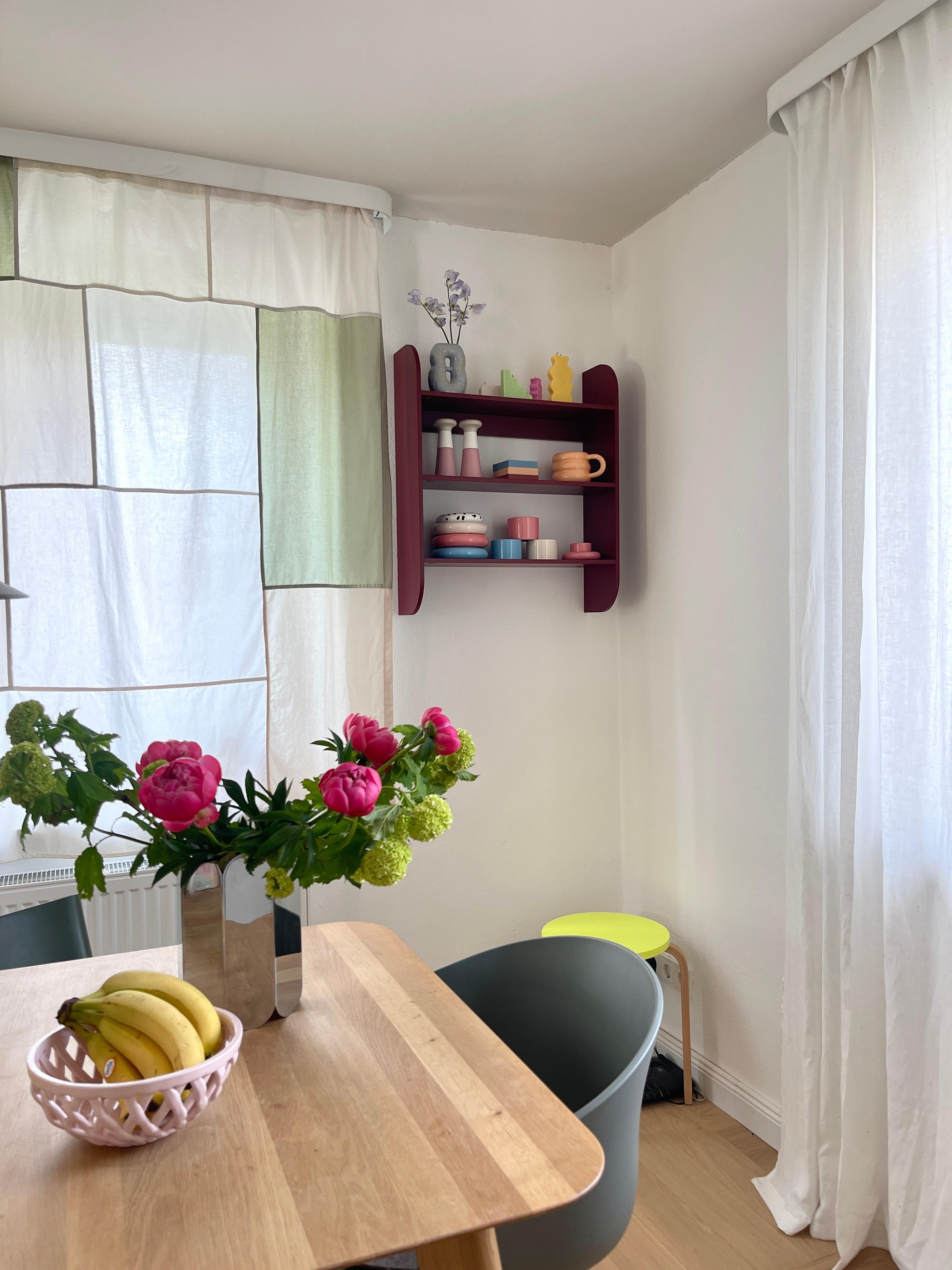 #living #home #interior #interiør #altbauliebe #wohnen #skandinavisch #couchstyle #esszimmer #esstisch #blumen #skandi #keramik #deko