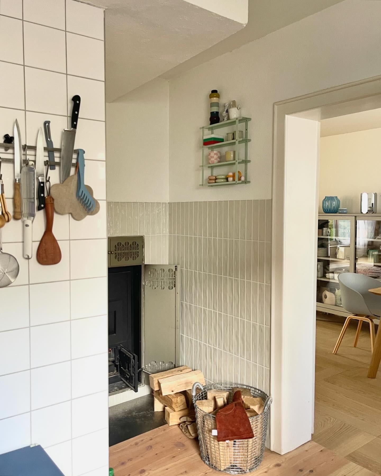 #living #home #interior #interiør #altbauliebe #wohnen #skandinavisch #couchstyle #küche#ofen #skandi #kitchen #deko