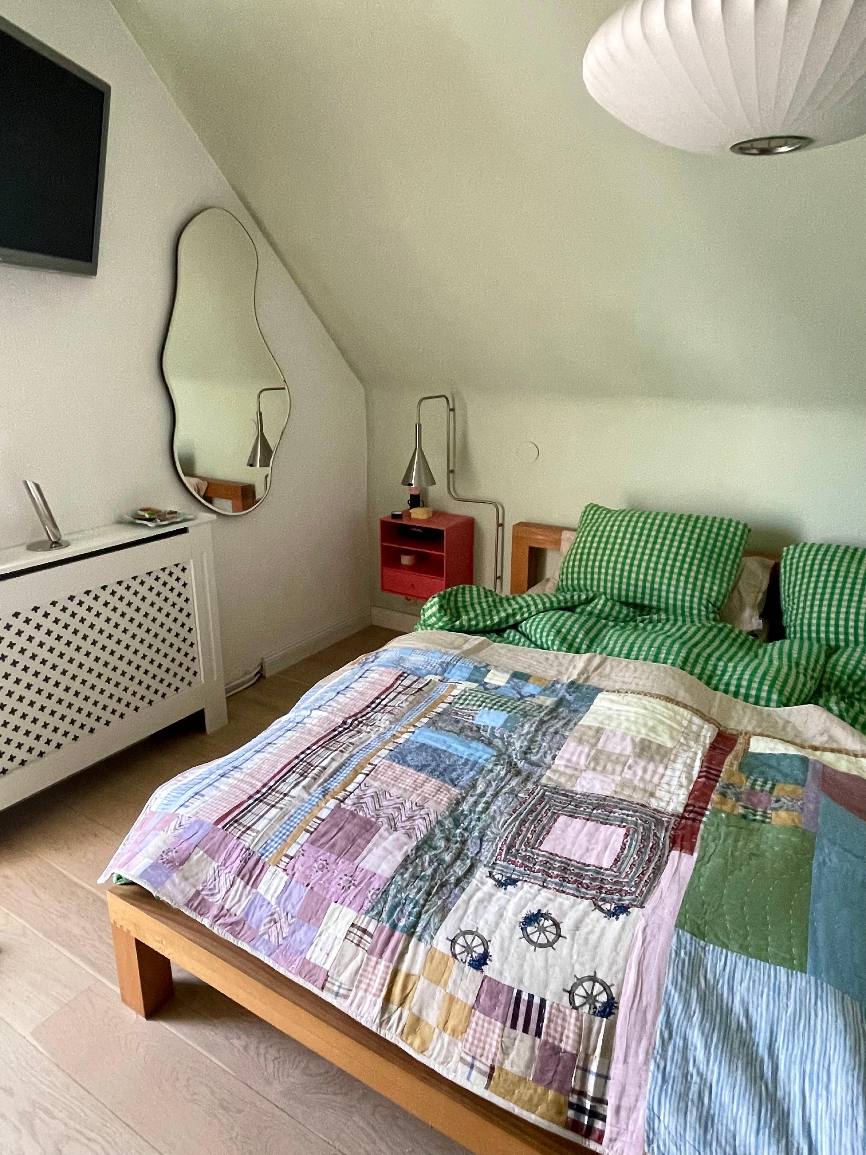 #living #home #interior #interiør #altbauliebe #wohnen #skandinavisch #couchstyle #schlafzimmer #bett #bettwäsche #lampe #farben