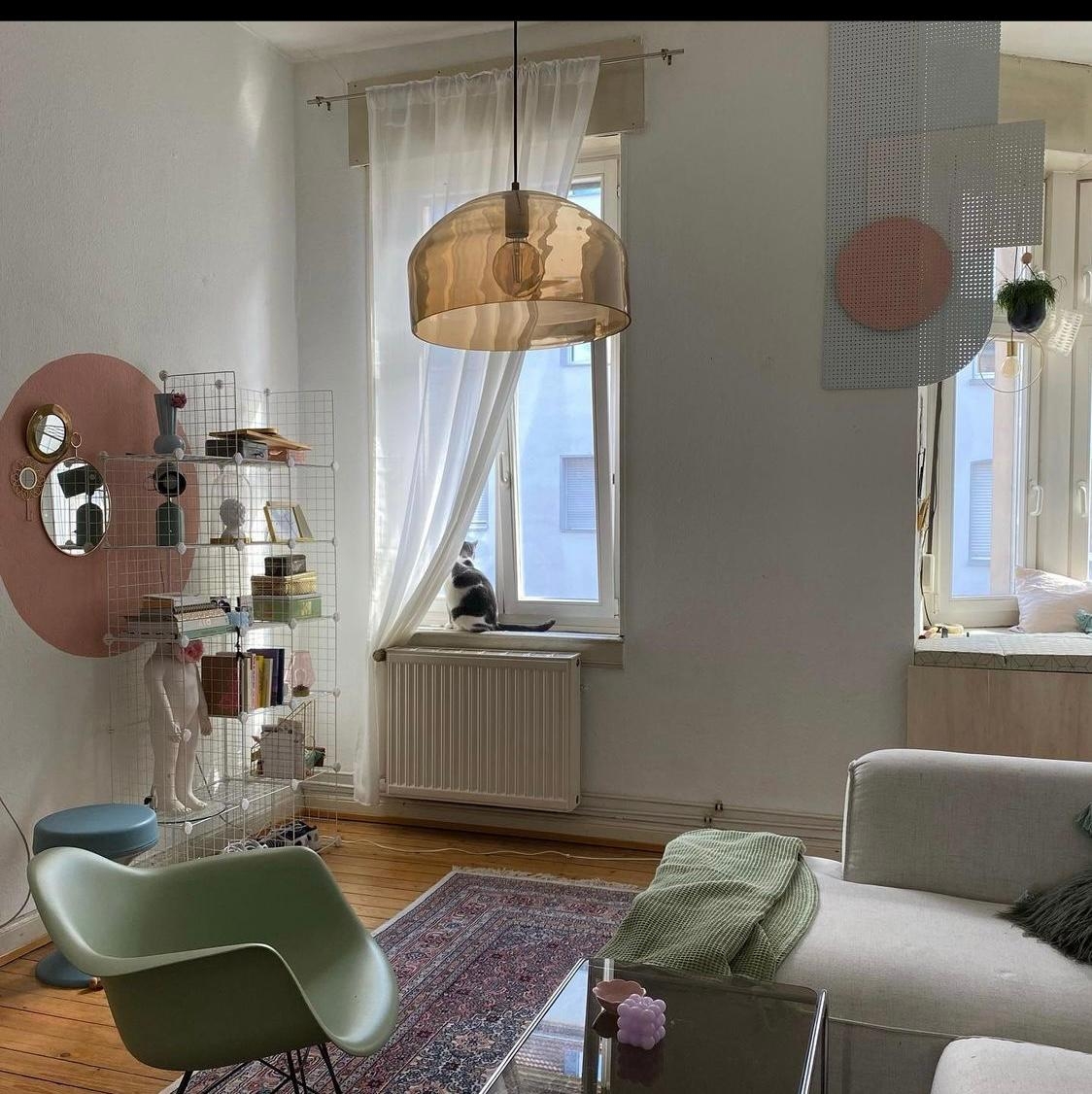 livingroom #wohnzimmer #altbau #altbauliebe #interior #design #colorful #spring #livingroom #deko #couchlieblingsstücke 