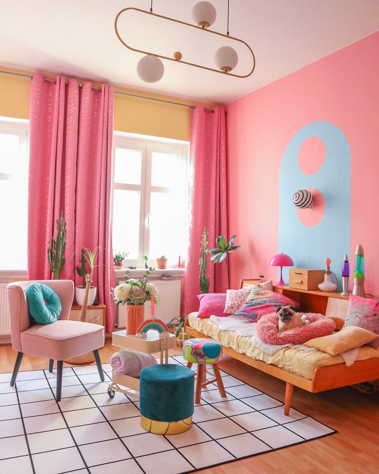 #livingroomgoals #livingroom #pinkwall #pinklover #vintagefurniture 