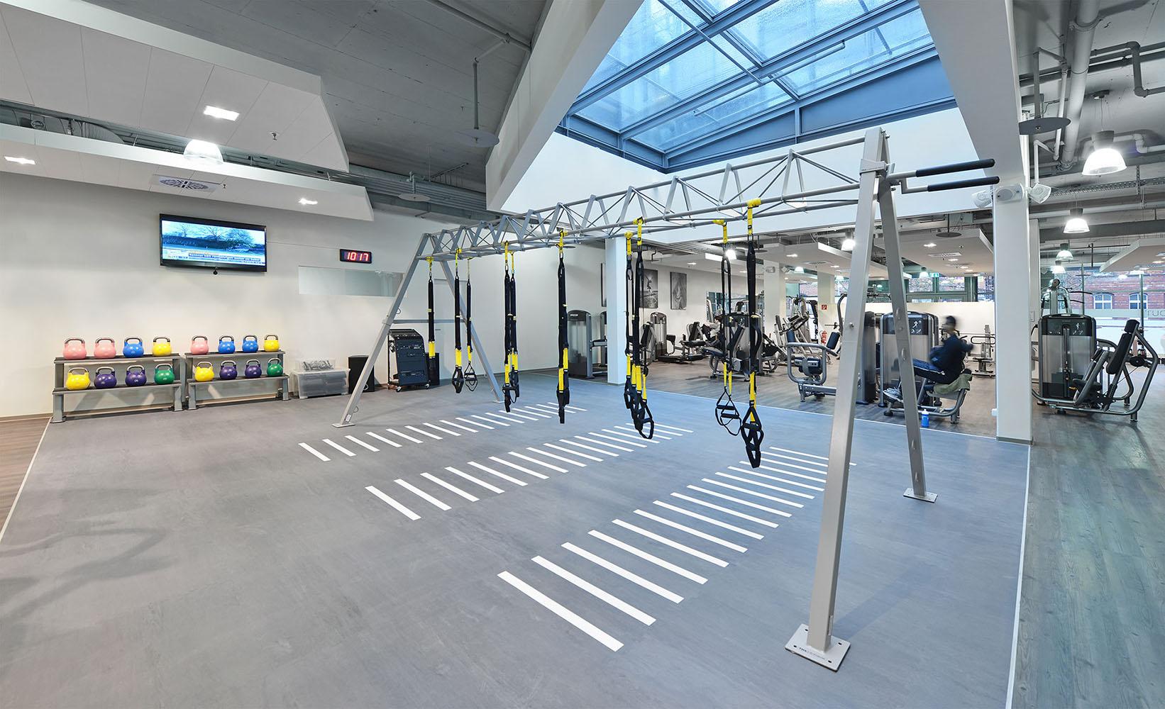 MAP Sports Club TRX #oberlicht #fitnessraum ©SYRA_Schoyerer Architekten BDA
