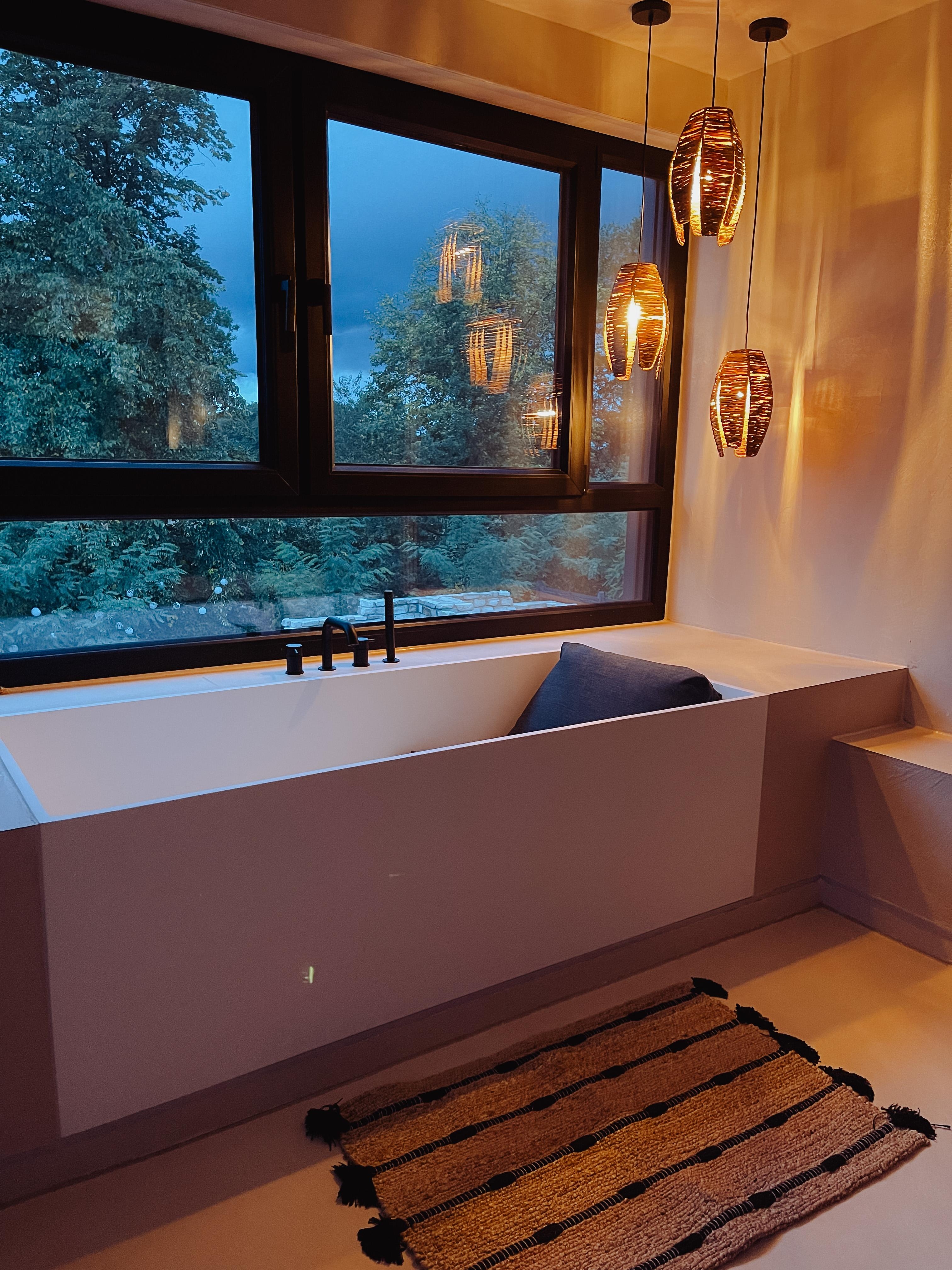 Mein größter Traum beim Bauen: ein großes #Badezimmer mit einer #Badewanne direkt an einer großen Fensterfront. 🤍