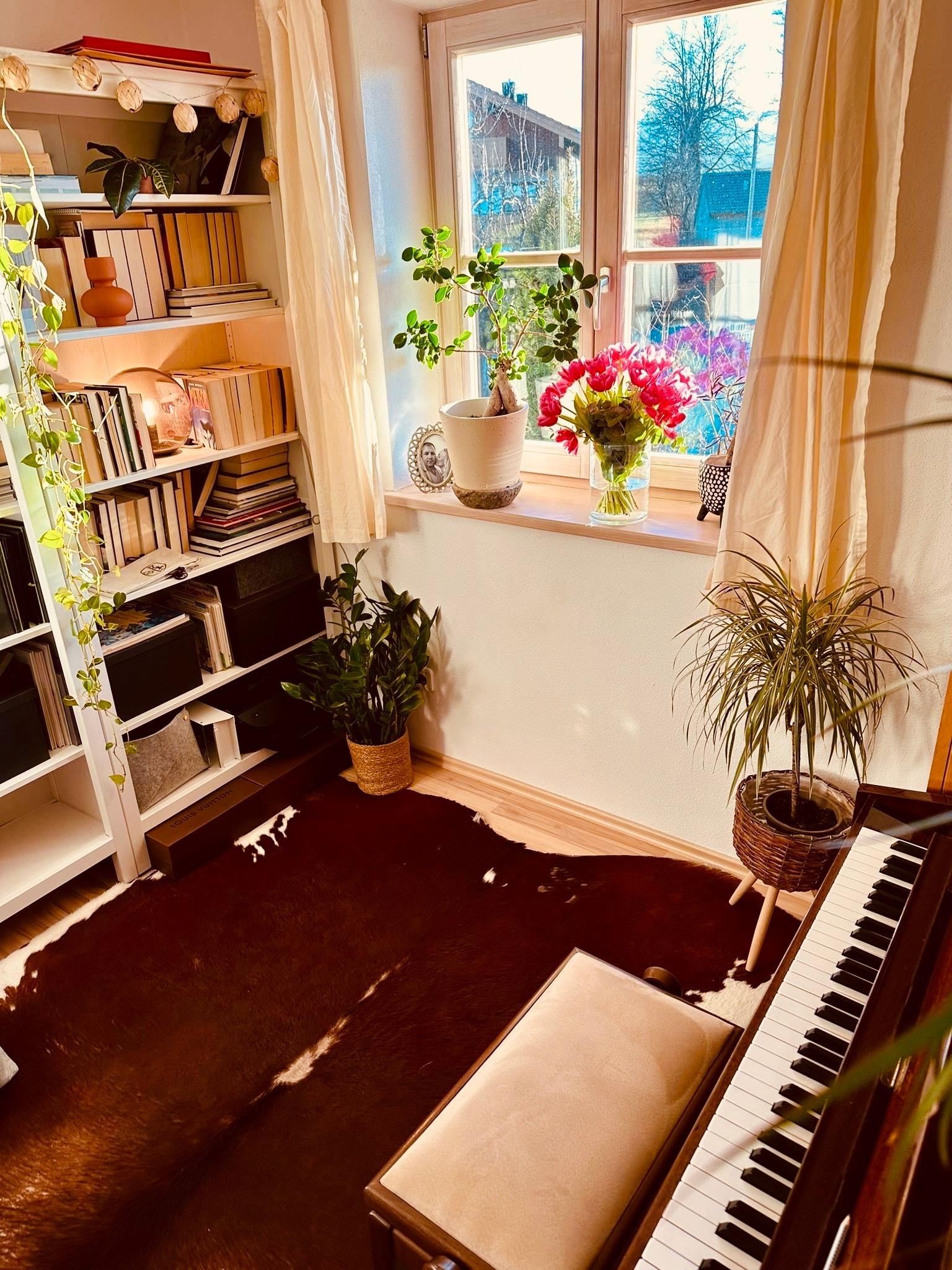 Mein Lieblingraum im Haus #musikzimmer #bücherei #klavier #piano #books #booklove 