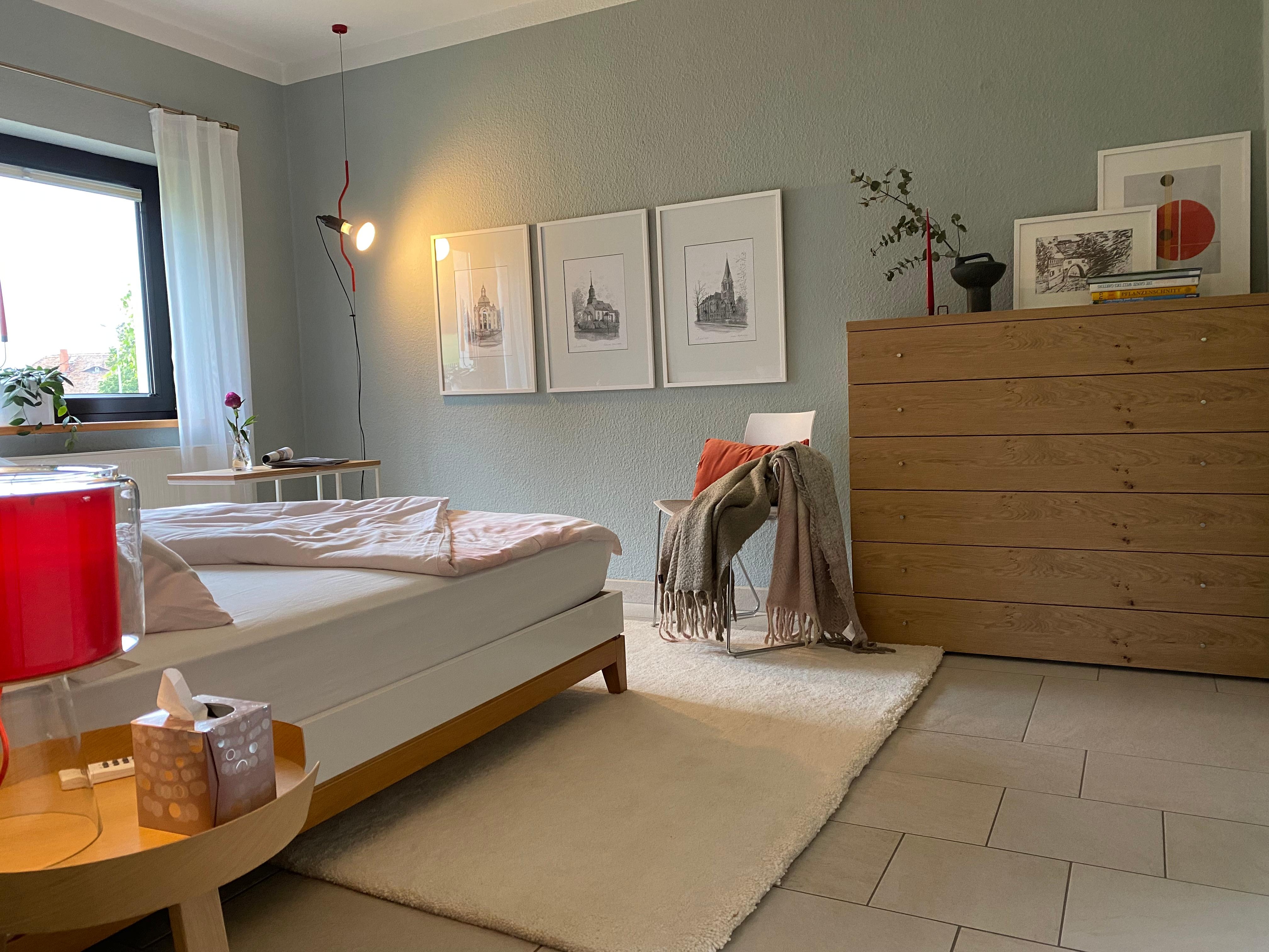 mein renoviertes ganz persönliches kleines Reich...
#Schlafzimmer#hygge#bedroom#Bilderwand#kommode#cozy#interior#Deko
