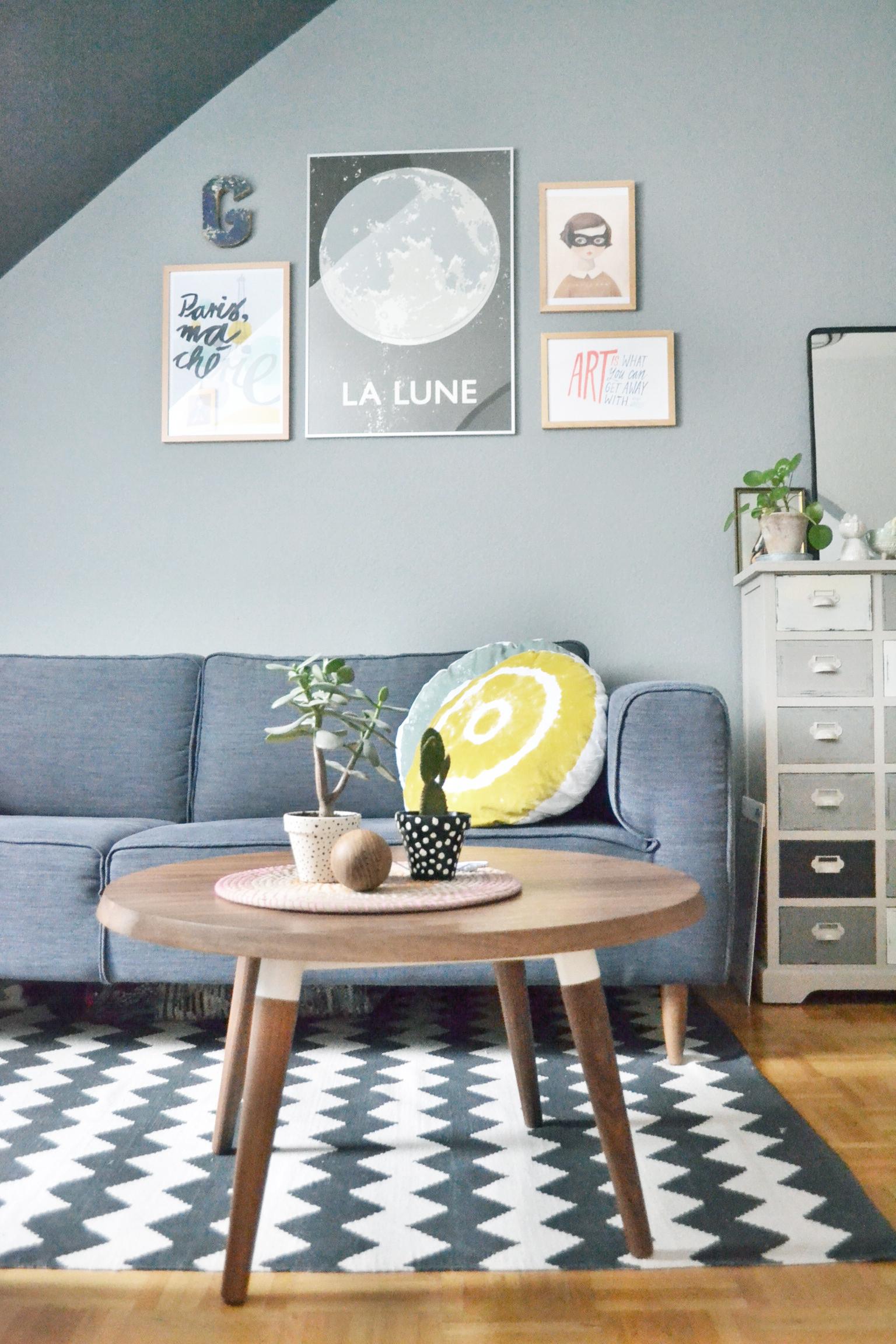 Mein Wohnzimmer #wohnzimmer #kommode #sofa #blauessofa #wandbild ©Igor Josifovic / Happy Interior Blog