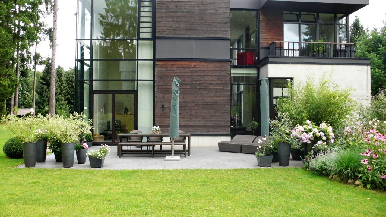 moderne Terrasse #architektenhaus #terrassenmöbel ©www.scoutforlocation.de