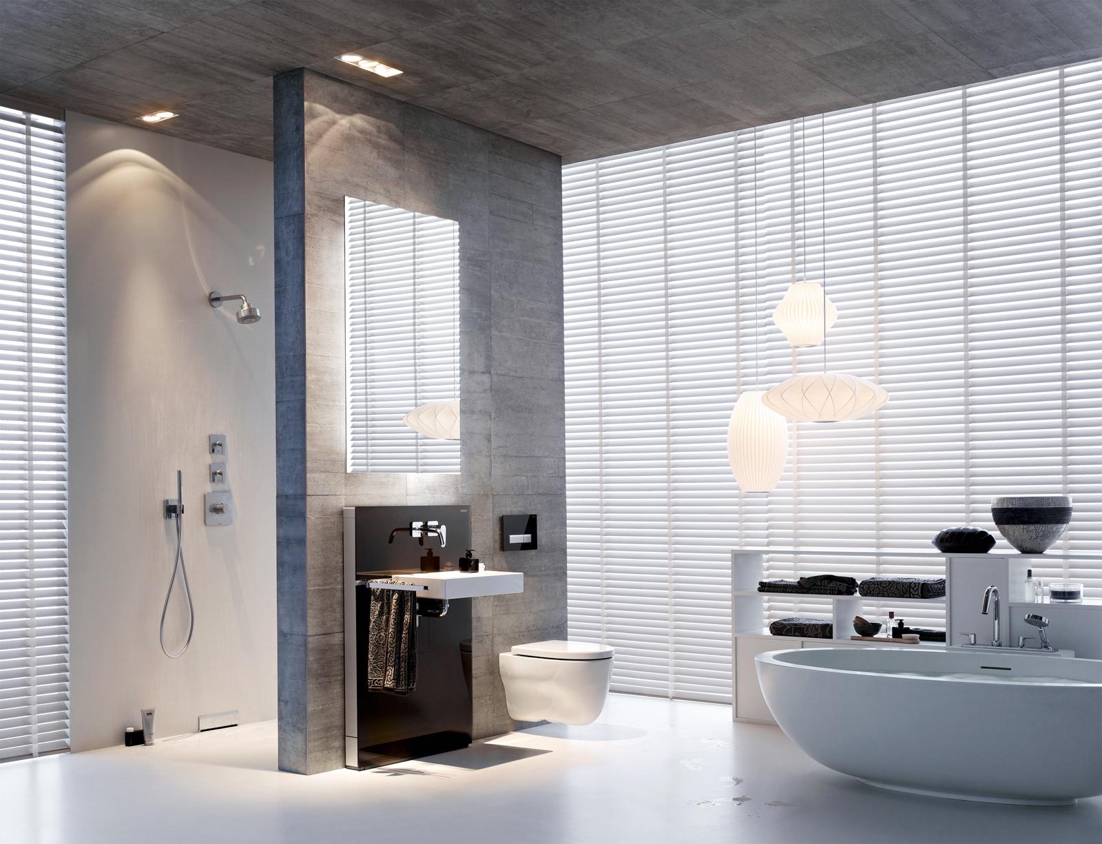 Modernes Badezimmer #badewanne #badezimmer #modernesbadezimmer #badezimmergestalten #badbeleuchtung ©Geberit