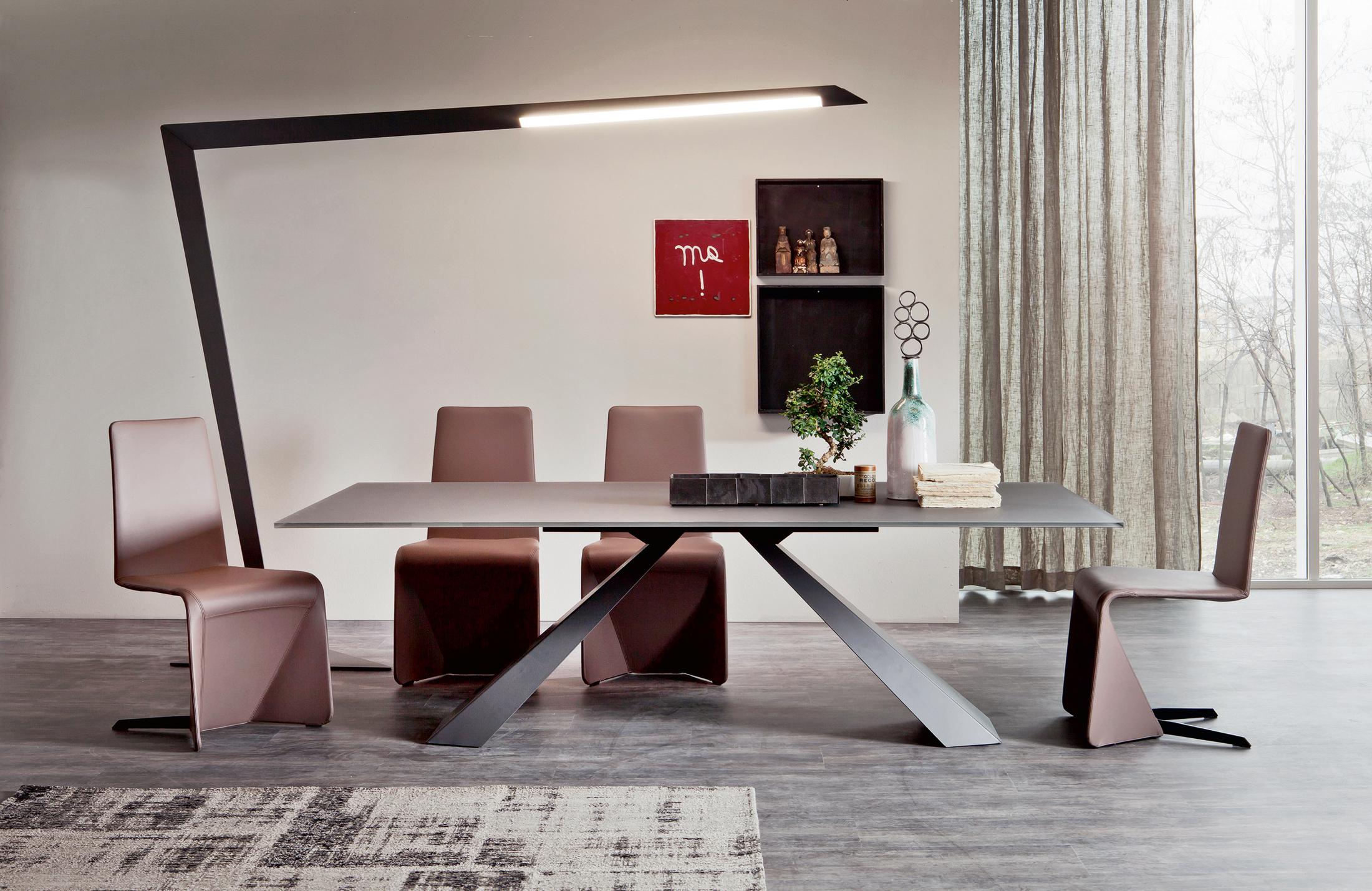 Modernes Esszimmer mit Designer-Möbeln #stuhl #esstisch #stehlampe #moderneresstisch ©Cattelan Italia