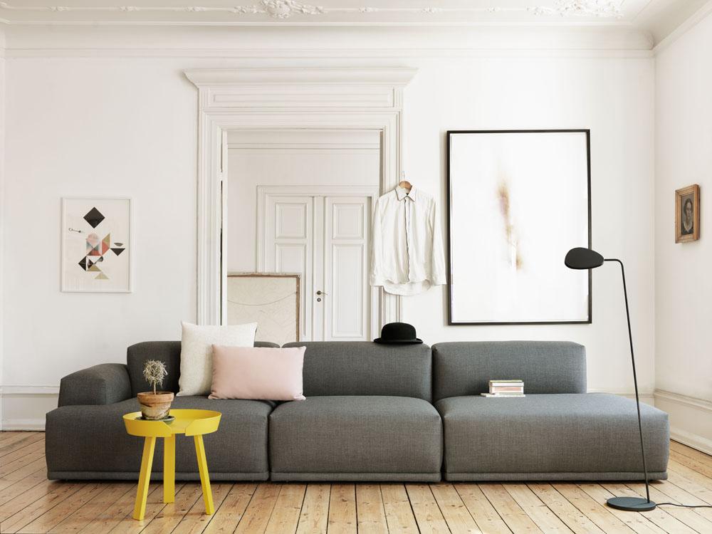 Muuto Sofa #couchtisch #dielenboden #stehlampe #kissen #sofa #skandinavischesdesign ©Muuto