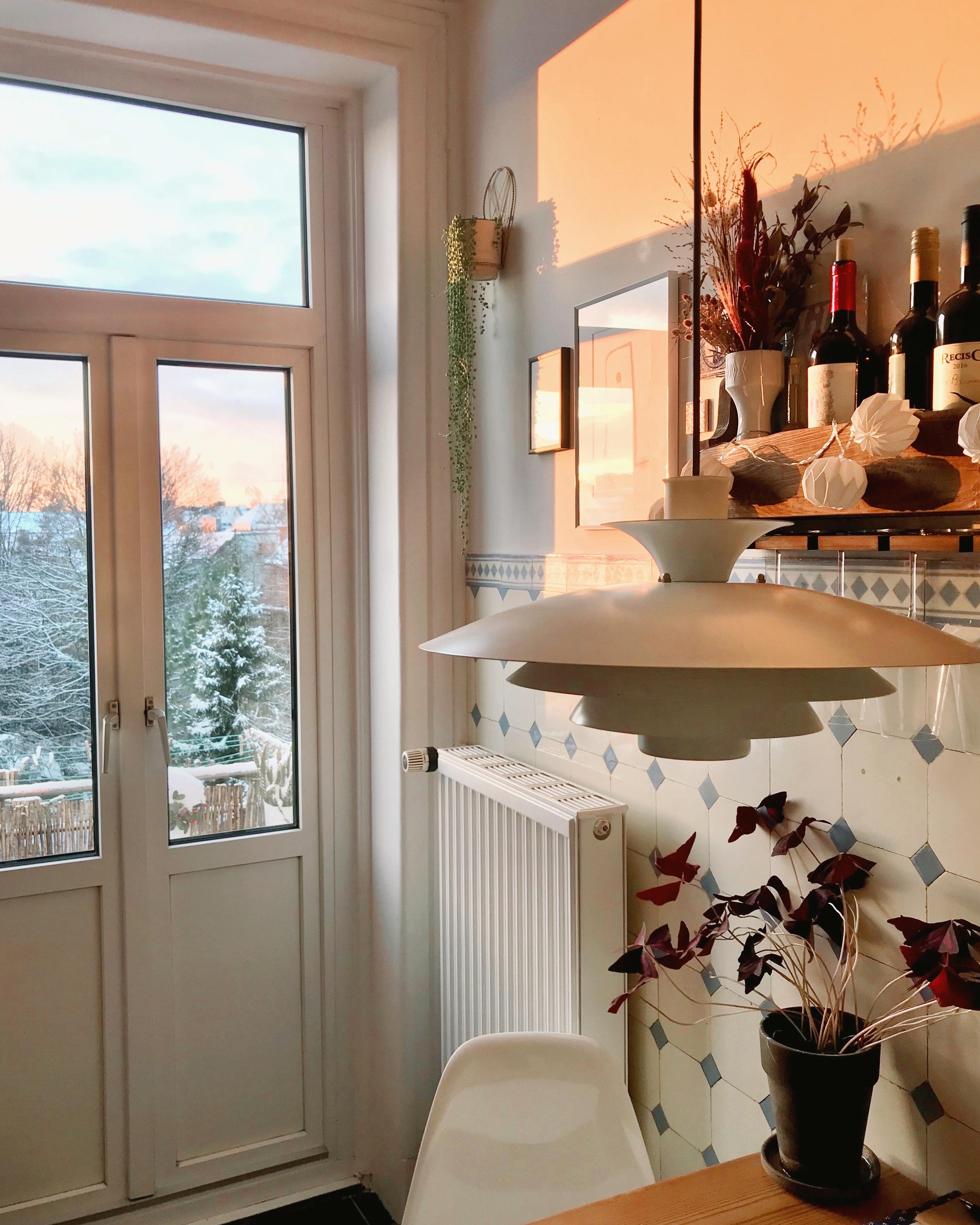 Noch ein Winterwonderwochenende vor der Tür?! #altbauliebe #fliesenliebe #küche #morgensonne #winterwonderland #hamburg
