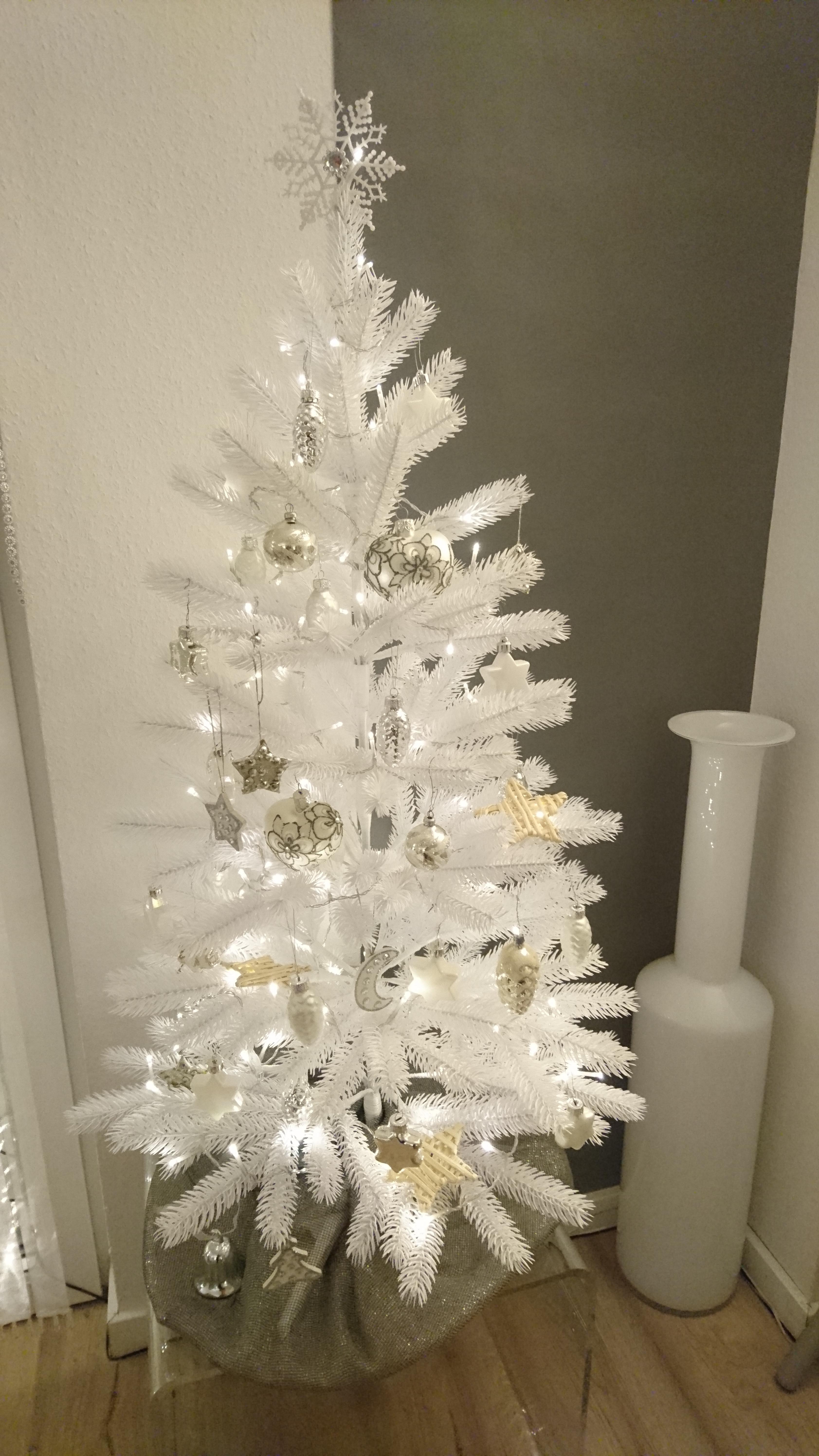 Nochmal den #Weihnachtsbaum umdekoriert #Weiß #Silber