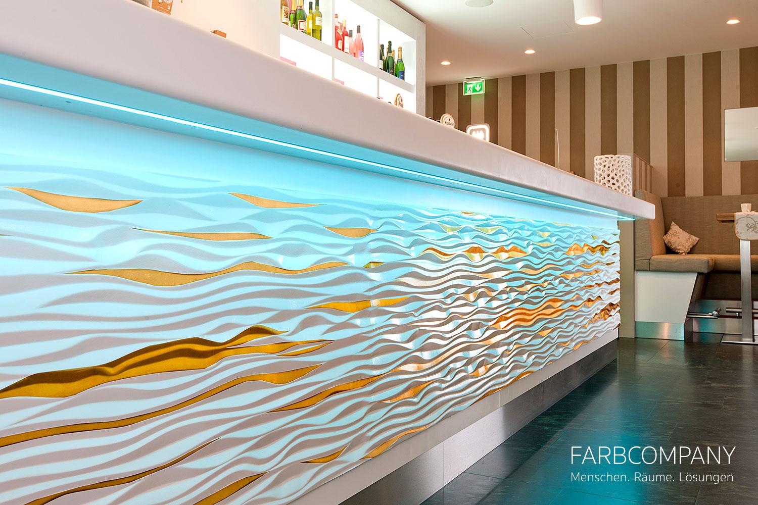 Oberflächendesign/ Vergoldung eines Tresens im Restaurant Joka in Hannover. #wandgestaltung #raumgestaltung #goldfarbenewandgestaltung ©Farbcompany
