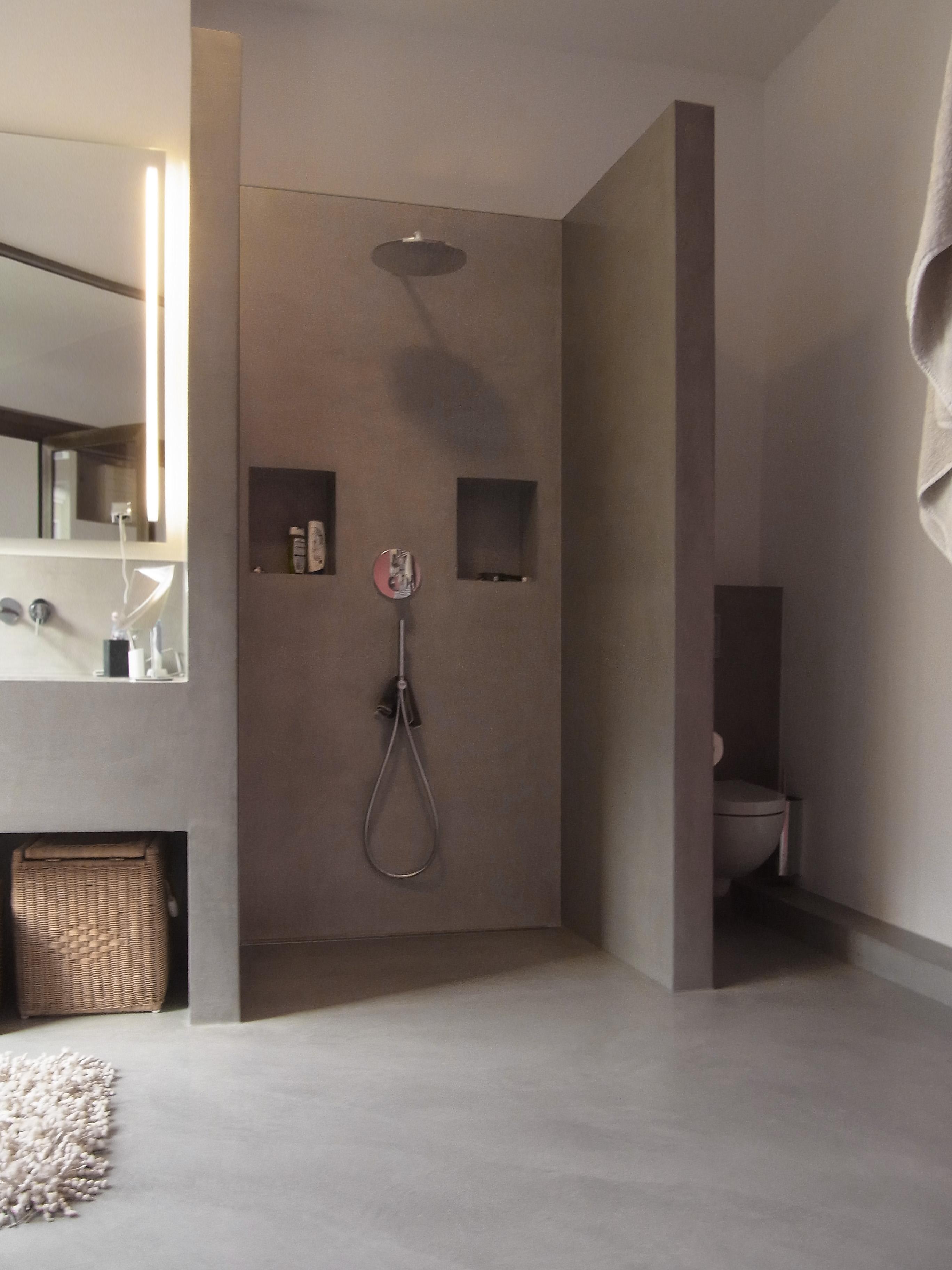 offenes Badezimmer #offenesbadezimmer #betonwaschtisch #betonciredusche ©MEYLENSTEIN