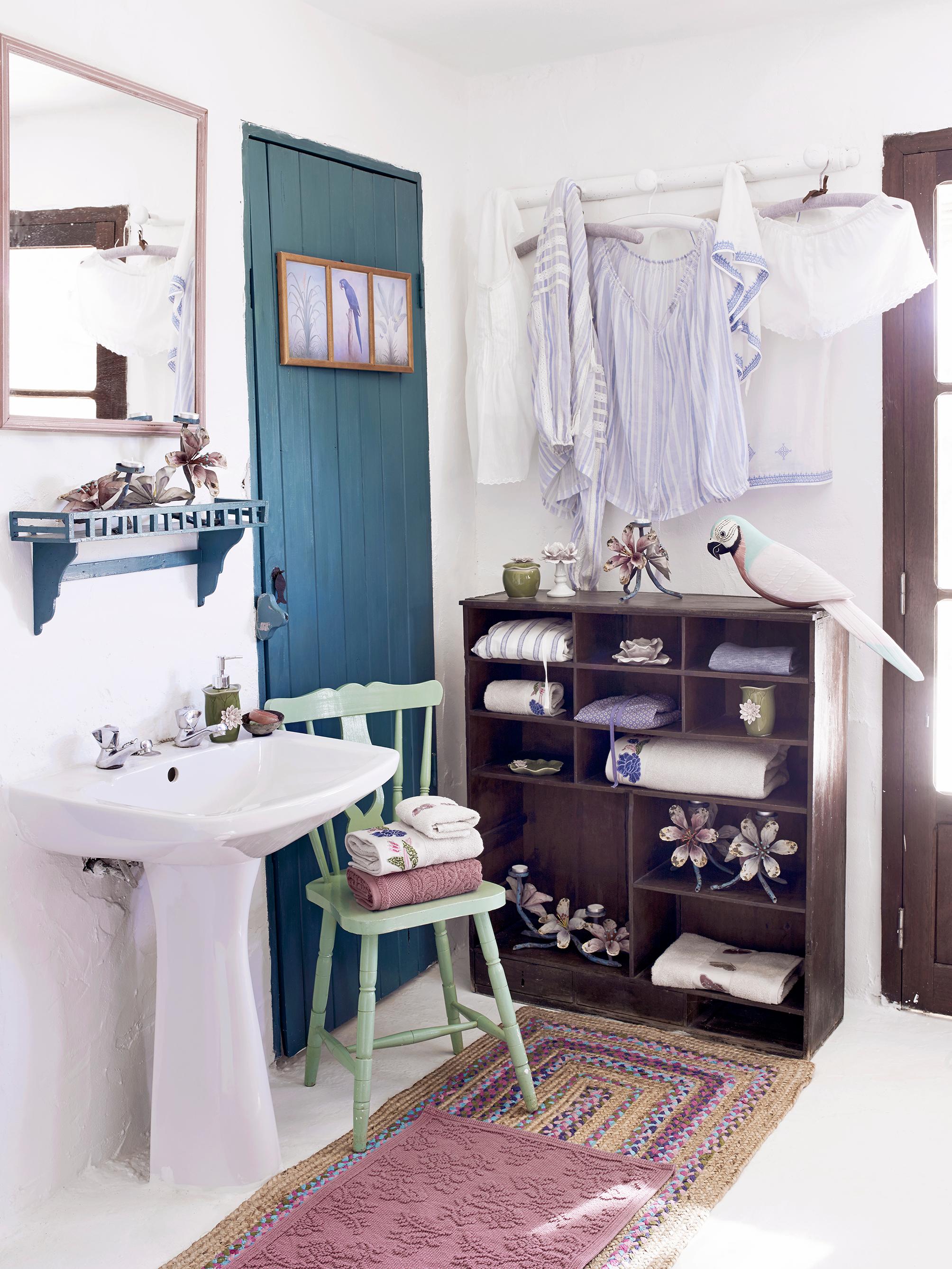 Ordnung im Badezimmer schaffen #stuhl #teppich #spiegel #badmöbel #zarahome ©Zara Home