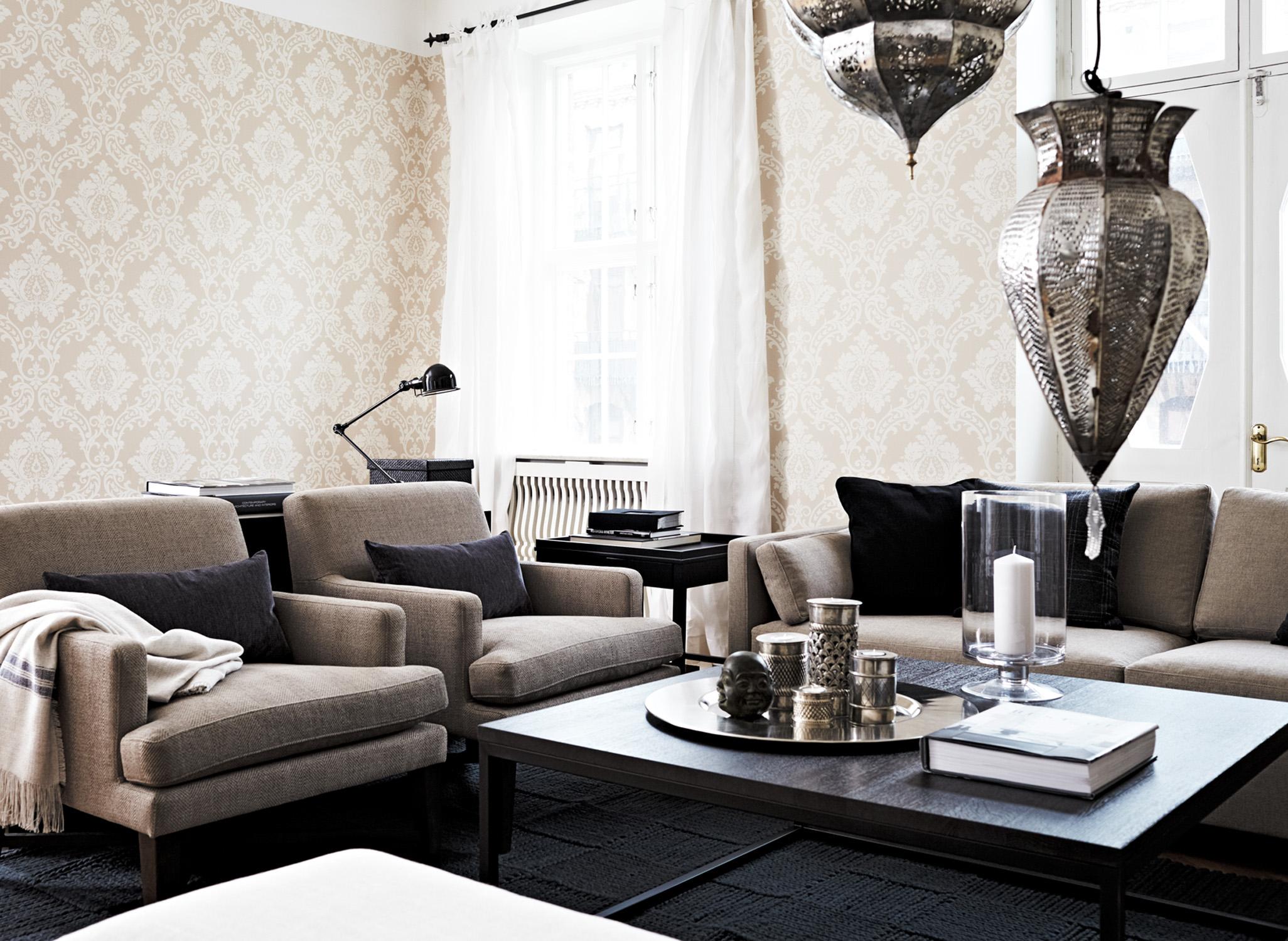 Orientalische Hängeleuchten #teppich #sofa #mustertapete #wohnzimmergestaltung ©Boras Tapeter
