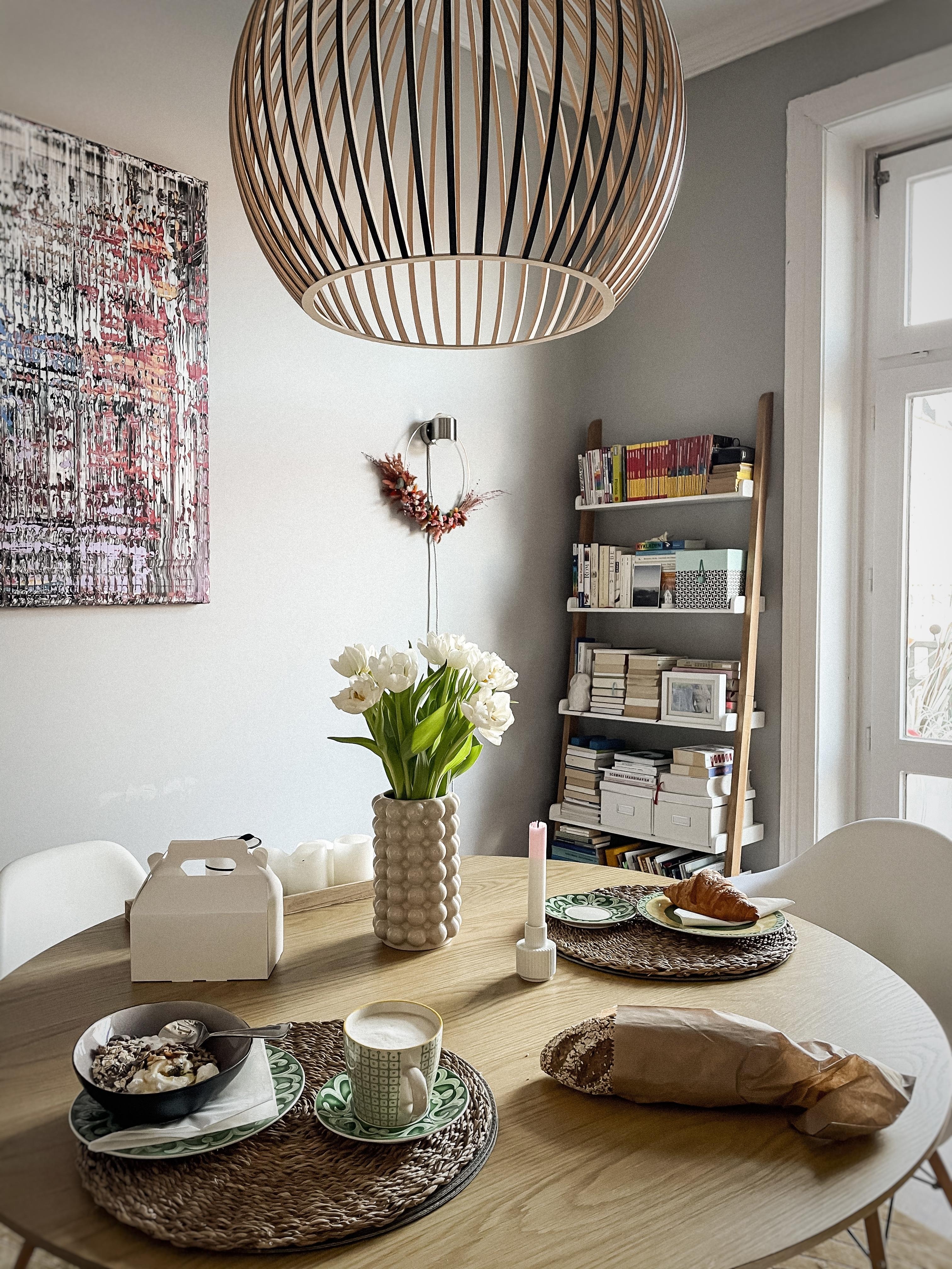 perfect sunday #interior #interiorstyle #interiordesign #lampe #artlover #esstisch #frühstück #tablesetting 