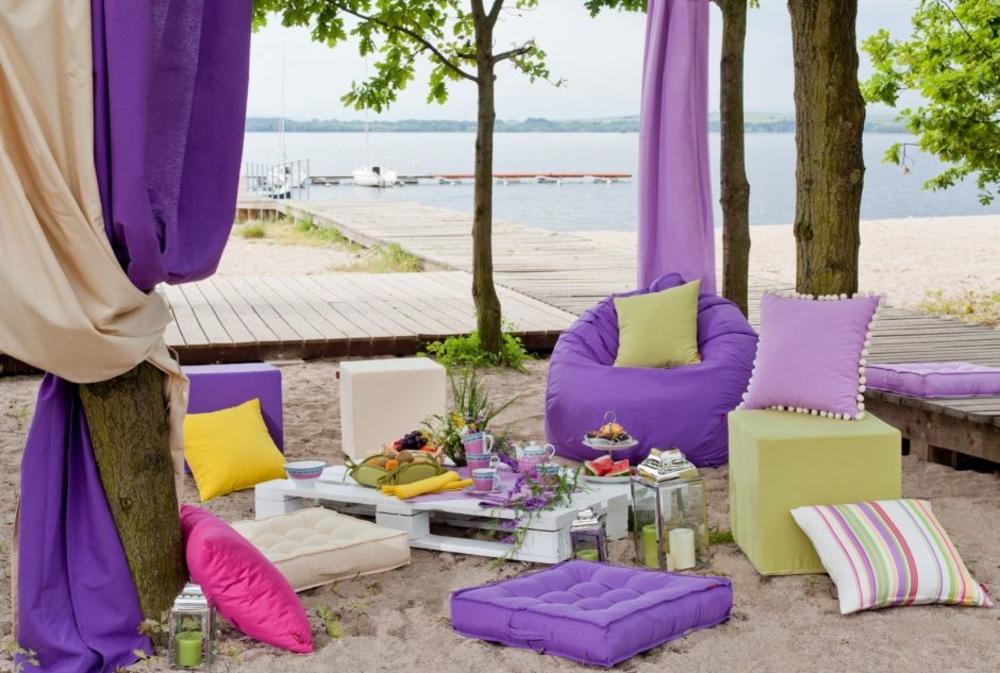 Picknickzeit #terrasse #kissen #europalette #sitzsack #draußen ©Dekoria