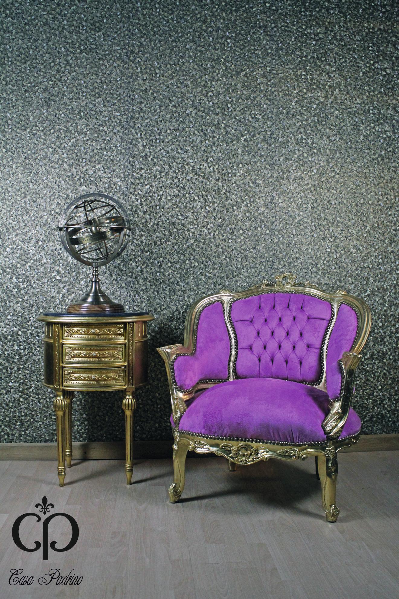Prunkvoller Barock Sessel in Rosa / Gold mit elegantem Beistelltisch aus dem Hause Casa Padrino #barockmöbel ©Casa Padrino