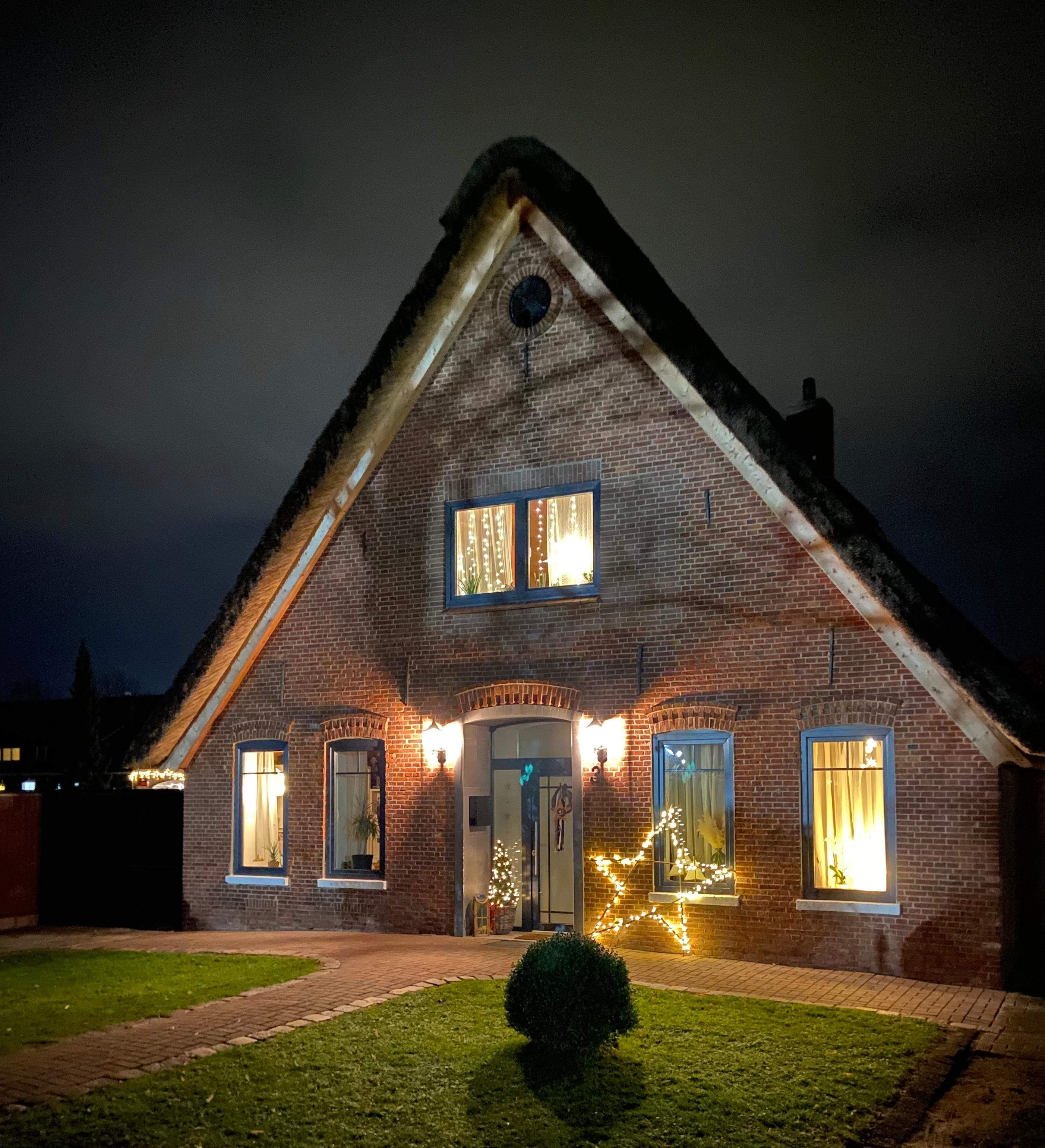 #reetdachhaus #landhaus #weihnachtsbeleuchtung #homesweethome