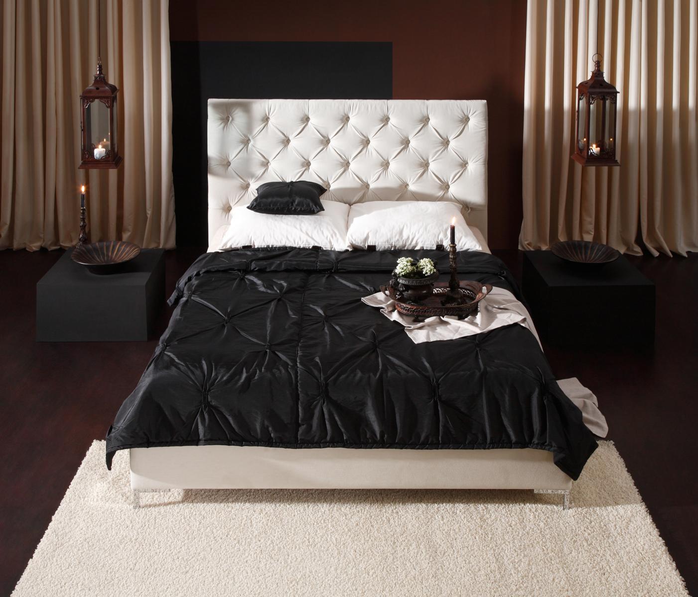 Romantisches Bett mit Kapitonierung #tagesdecke #barockesbett #barockmöbel ©Signature Home Collection