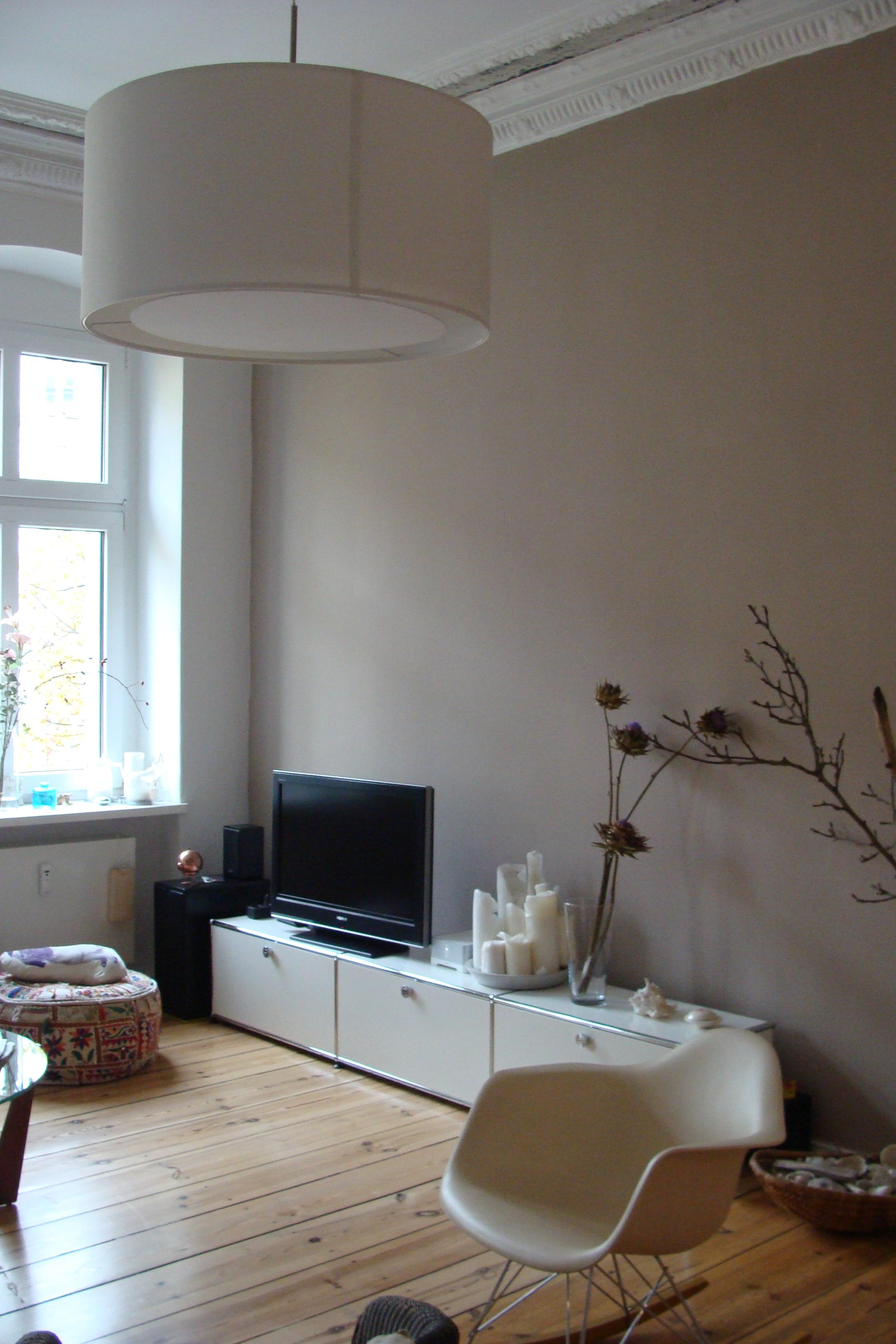 Sandfarbene Wand im Wohnzimmer #wohnzimmer #sideboard #ethno ©Mareike Kühn Interior Stylist & Visual Merchandiser
