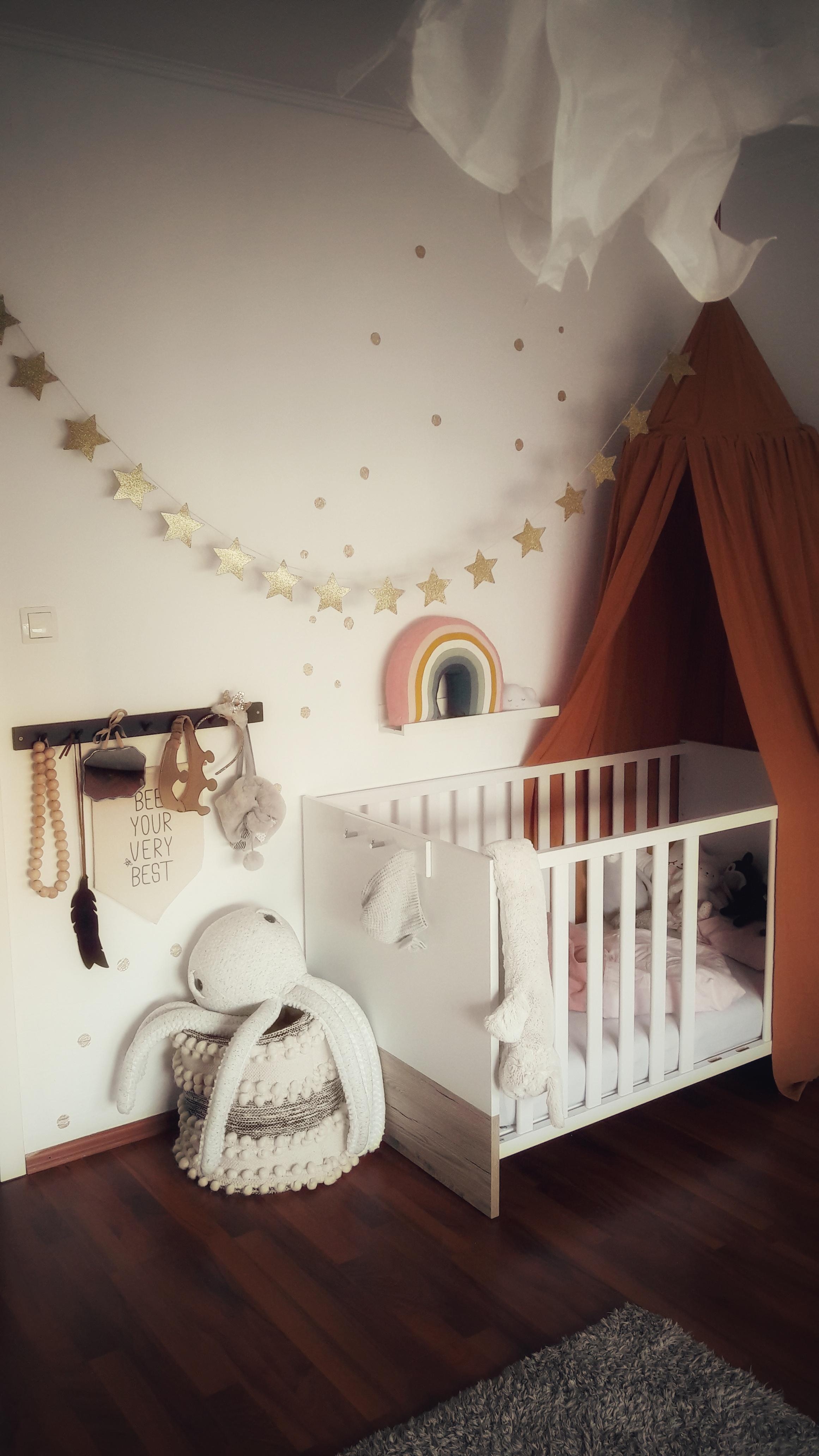 Schlaf schön mein Engelchen ❤❤❤
#Kidsroom #Baldachin #Glitzer #Regenbogen #Garderobe #Krone #Gold #rosa #Dreamland #