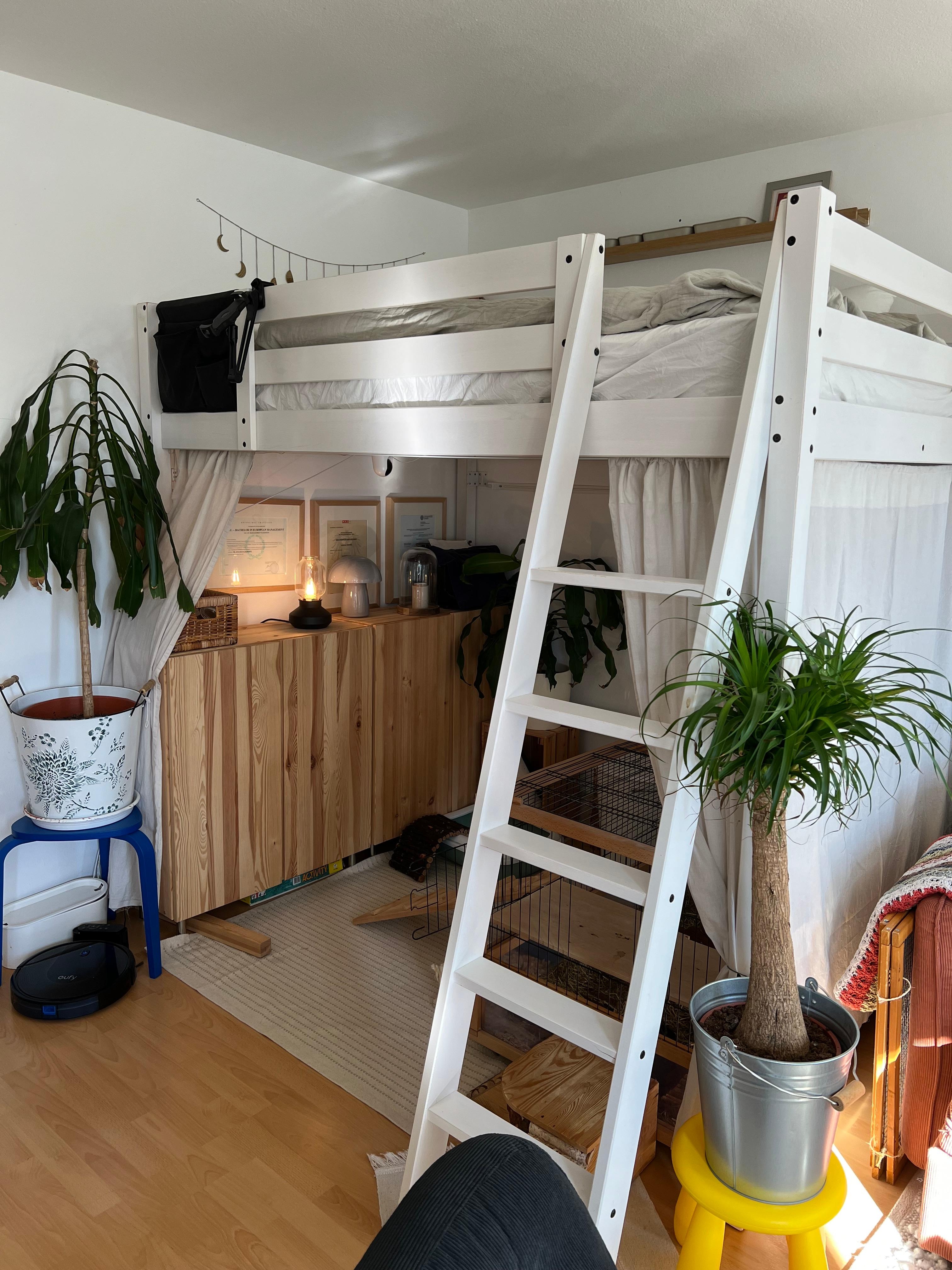 Schlafzimmer im Tinyloft 
#schlafzimmer #kleinewohnung #hochbett #ivar #ikea #stockbett #kleinaberfein #scandi