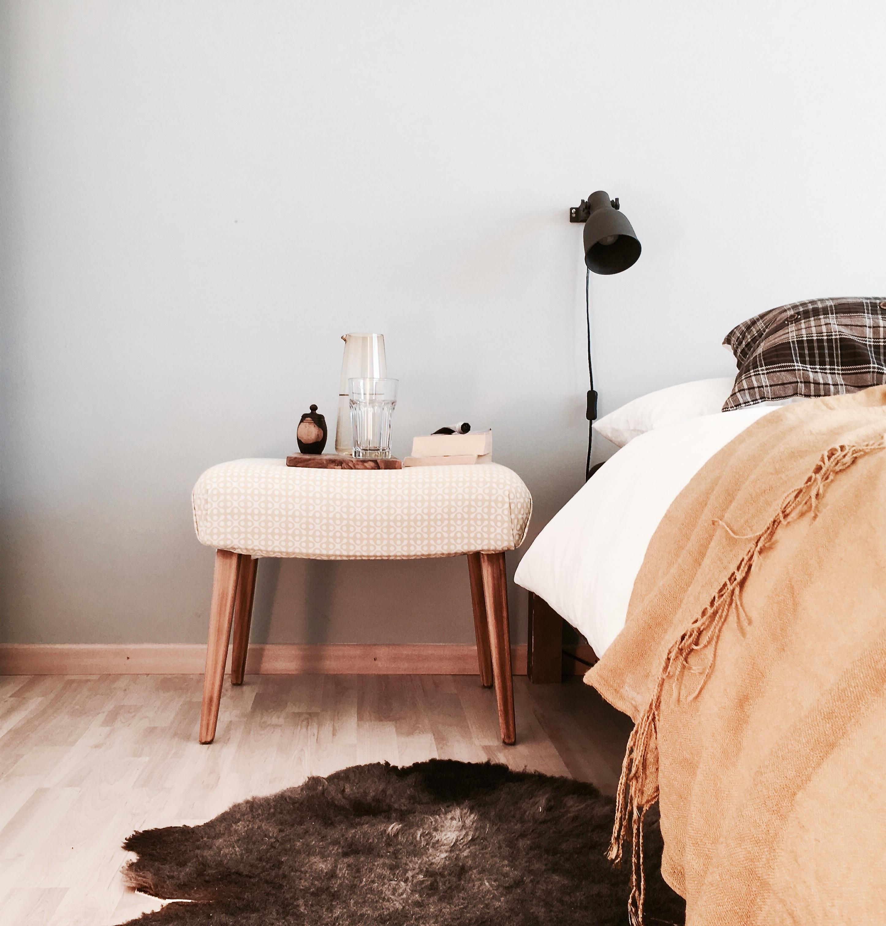 Schlafzimmer in herbstlichen Farben  #vondirinspiriert #schlafzimmer #herbstfarben #grau #senfgelb #