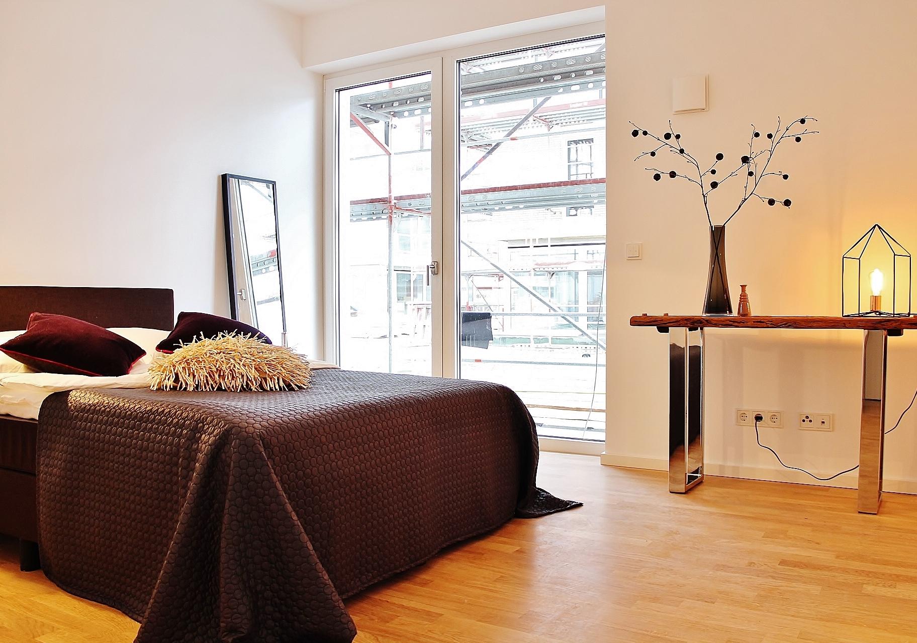 Schlafzimmer mit Wärme #bettüberwurf ©Nicole Schütz Home Staging