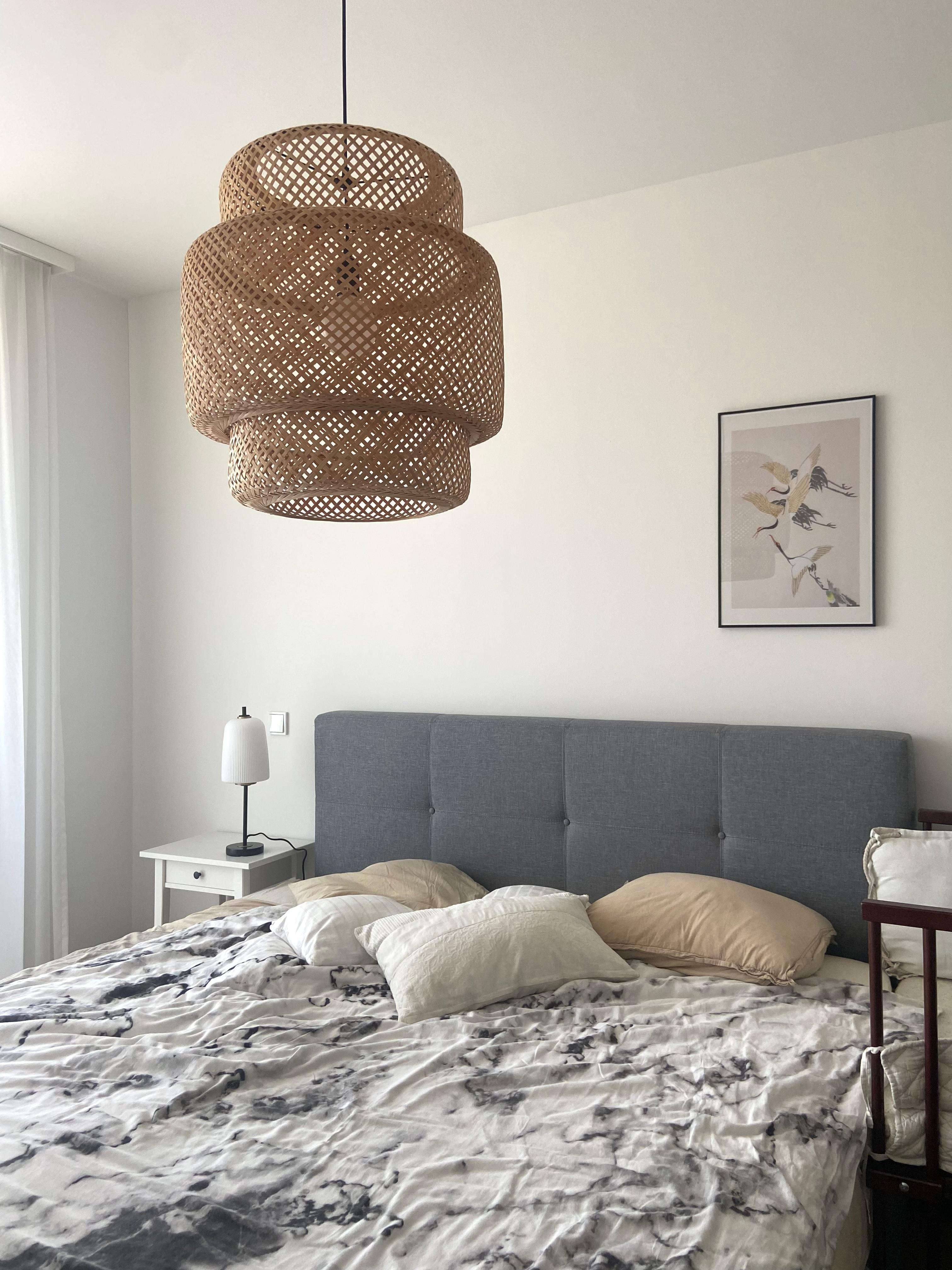 #schlafzimmer #poster #birds #lampe #boxspringbett #minimalistisch 